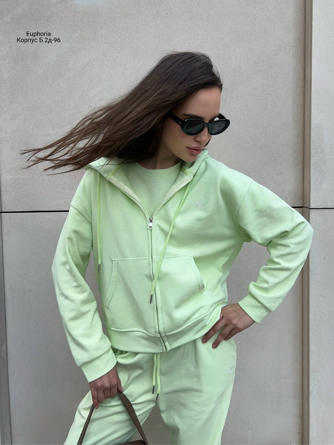 спортивный костюм с брюками на кулиске olli suits,спортивный костюм,женский костюм,велюровый костюм,брючный костюм
