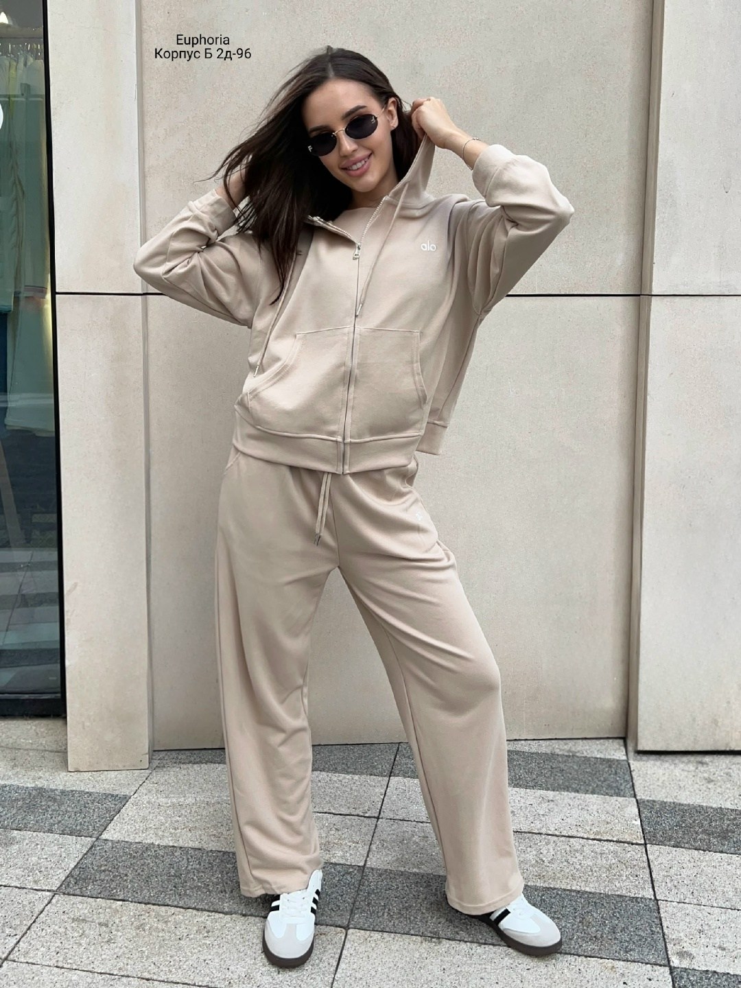 спортивный костюм с брюками на кулиске olli suits,спортивный костюм,женский костюм,велюровый костюм,брючный костюм