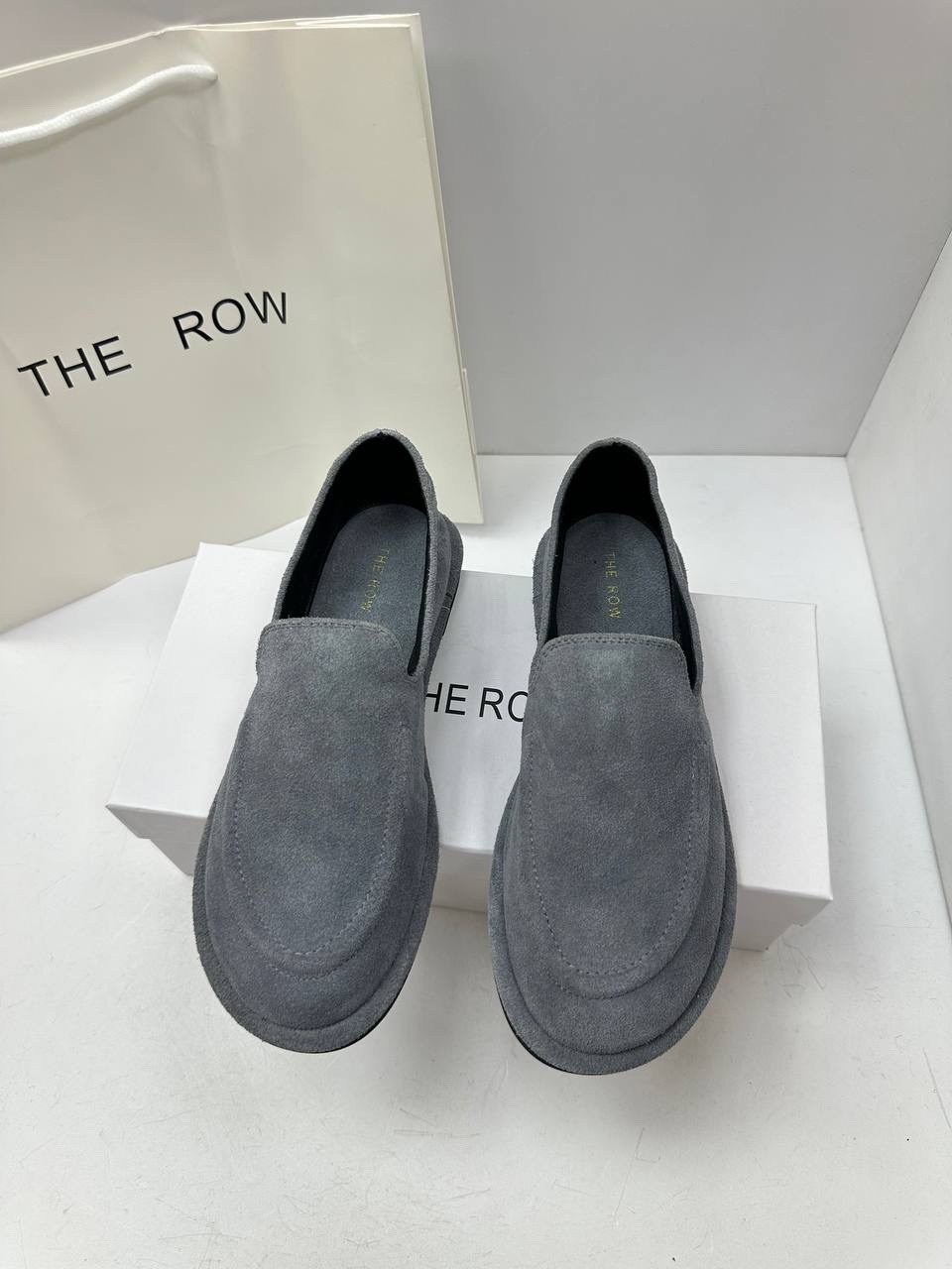 ,слипоны из натуральной замши the row,лоферы замшевый,лоферы loro piana,лоферы the row
