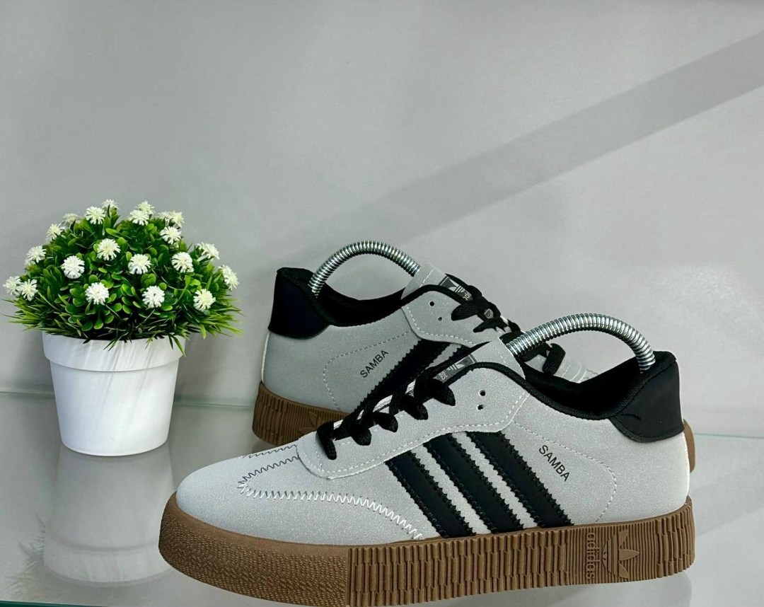 женская,,sambarose w adidas,кеды кожа,
