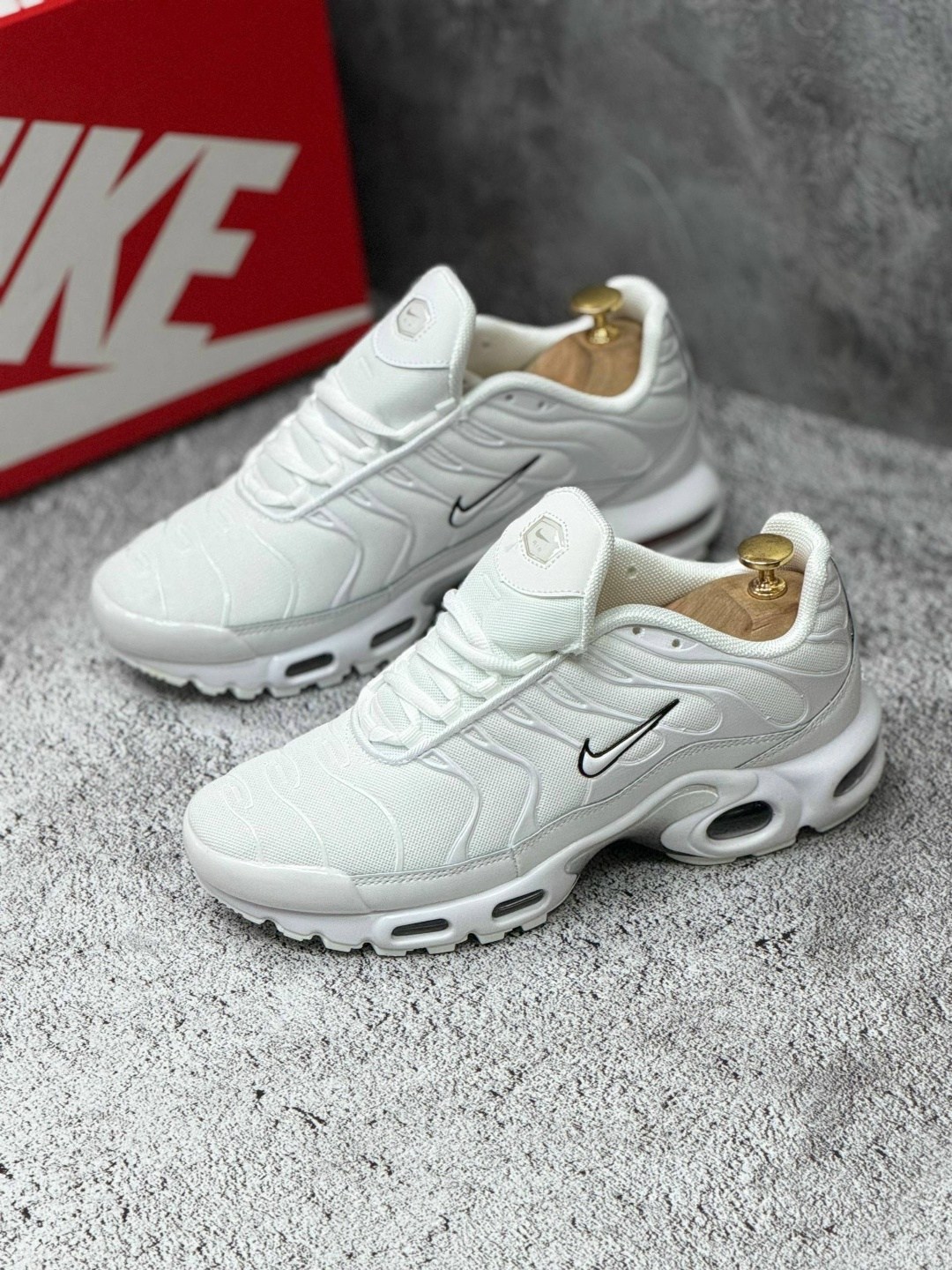 кроссовки nike air max tn plus,nike air max plus tn мужские кроссовки белые,мужские кроссовки nike air max tn plus,кроссовки мужские nike air max plus,nike air max plus tn white