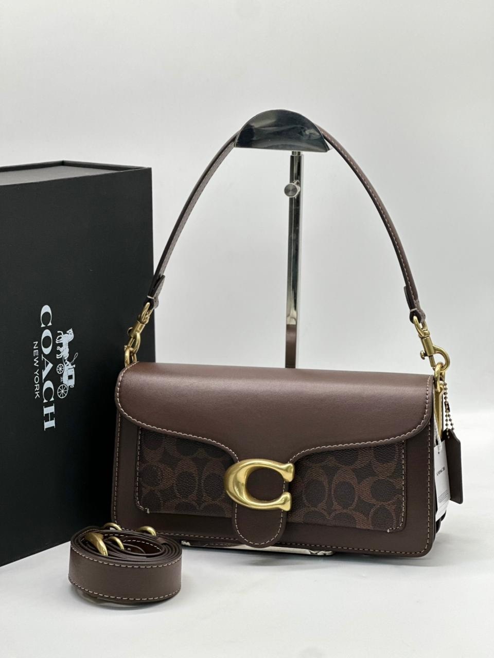 сумка через плечо tabby 26 coach коричневый,сумка coach,плечевая сумка tabby с монограммой coach коричневый,coach сумка женская,coach сумка на плечо tabby коричневый