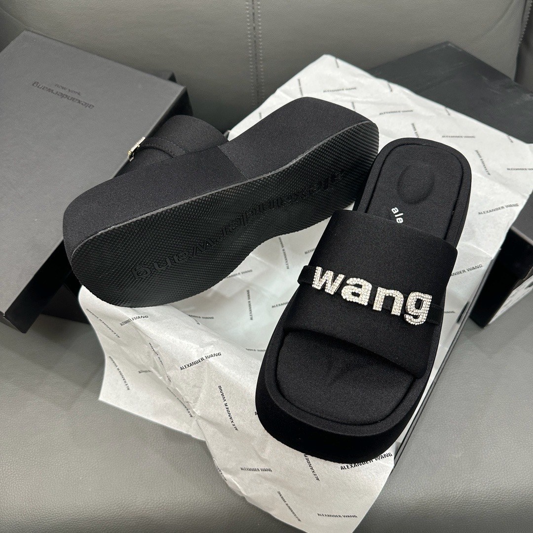 ,тапочки на толстой подошве,шлепанцы alexander wang,тапочки alexander wang,модные тапочки