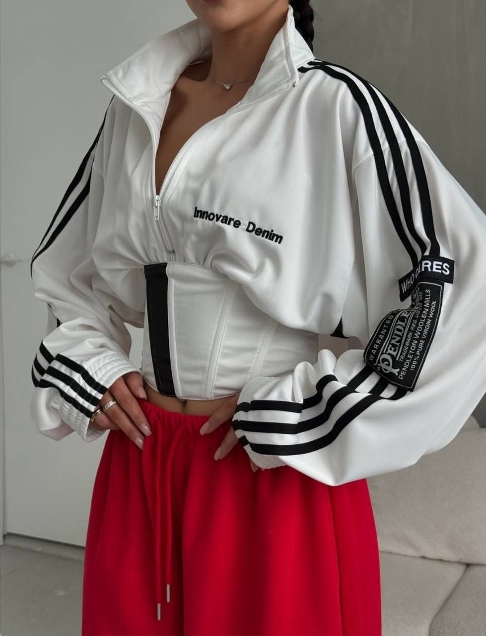 олимпийка женская adidas hf7532 серая,женская укороченная куртка,спортивная куртка,короткая куртка,женские спортивные костюмы