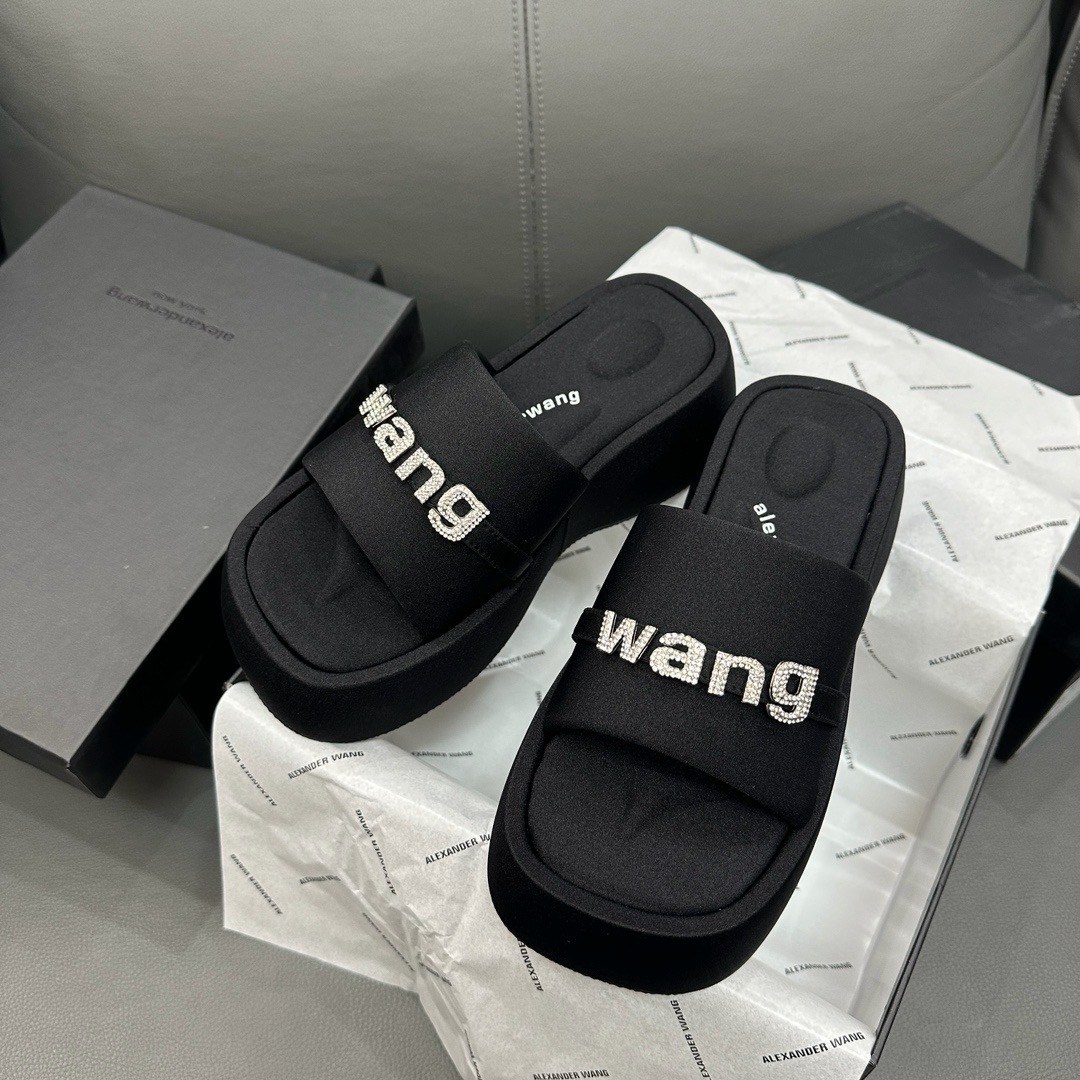 ,тапочки на толстой подошве,шлепанцы alexander wang,тапочки alexander wang,модные тапочки