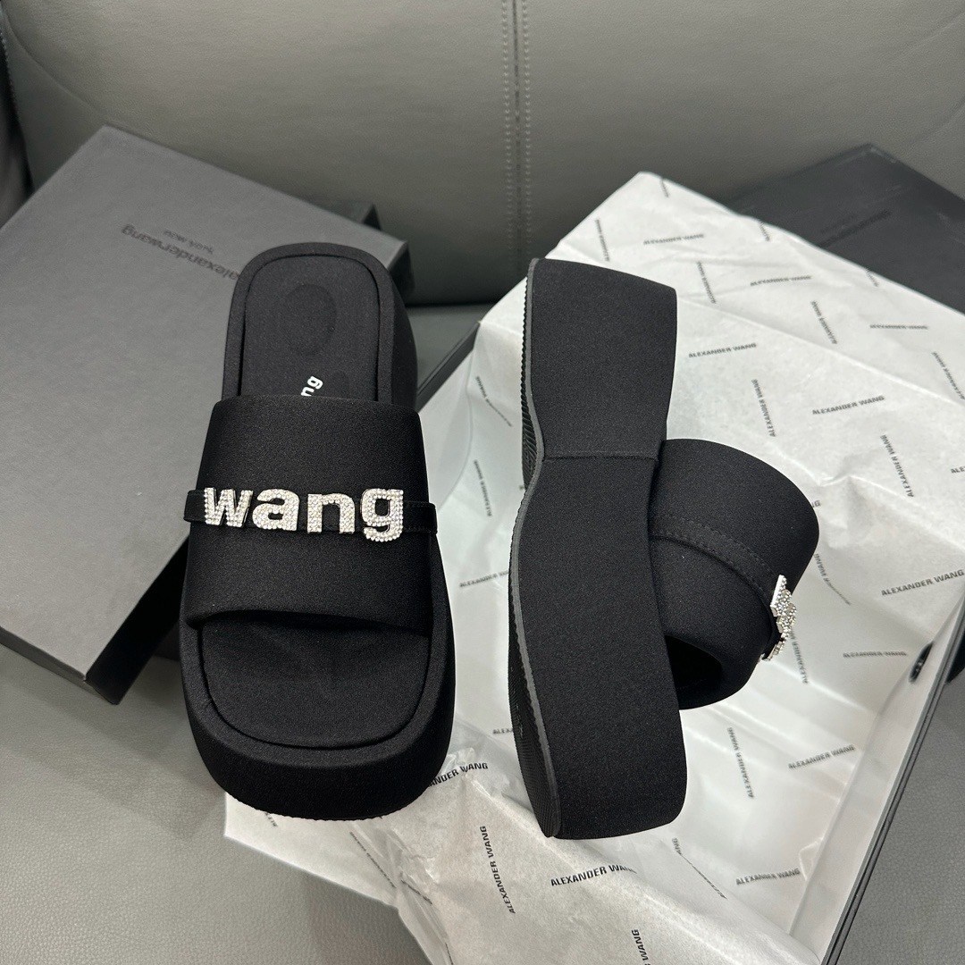 ,тапочки на толстой подошве,шлепанцы alexander wang,тапочки alexander wang,модные тапочки