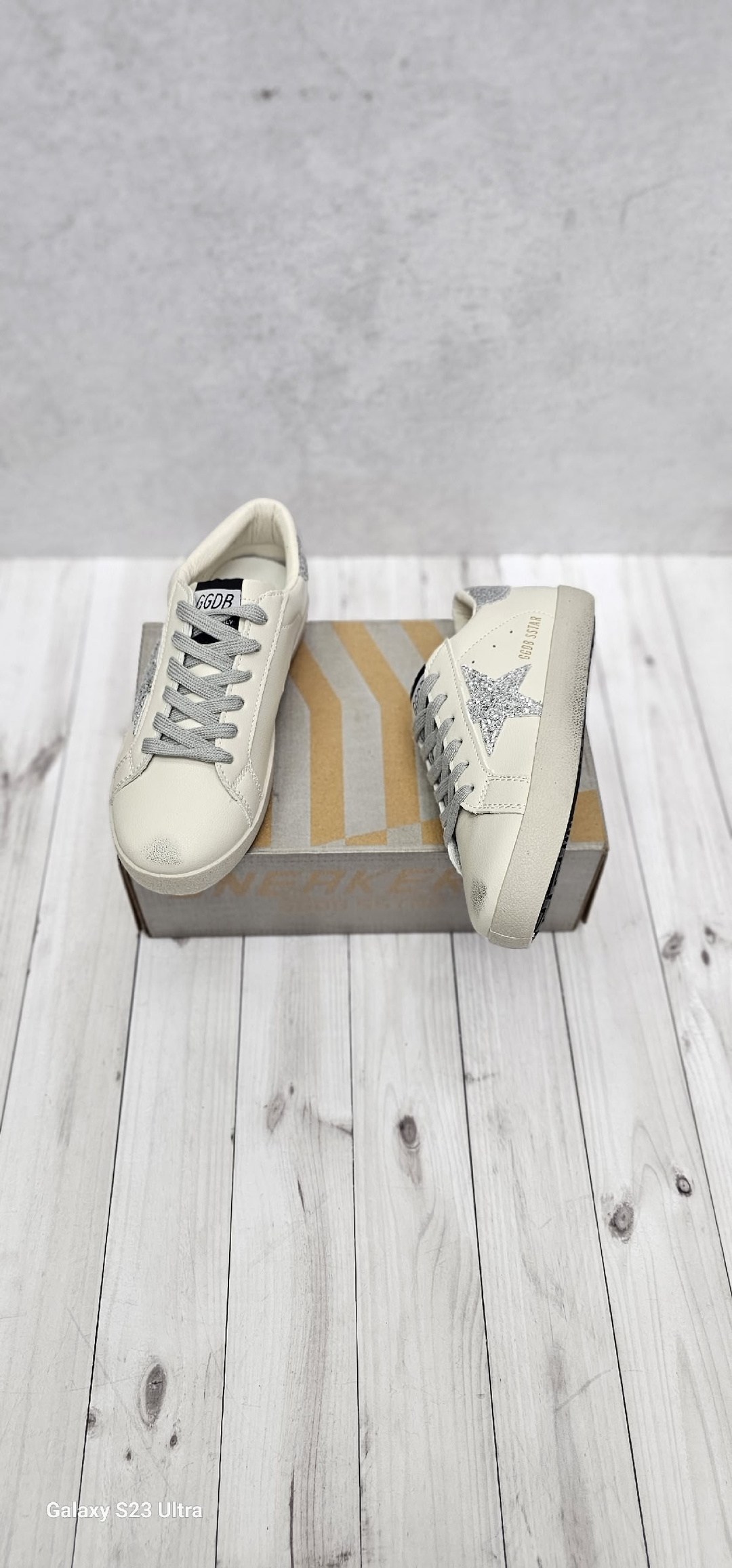 кожаные кеды golden goose superstar premium,кеды golden goose,женские кожаные кроссовки golden goose super-star premium - white / silver,кроссовки golden goose,golden goose