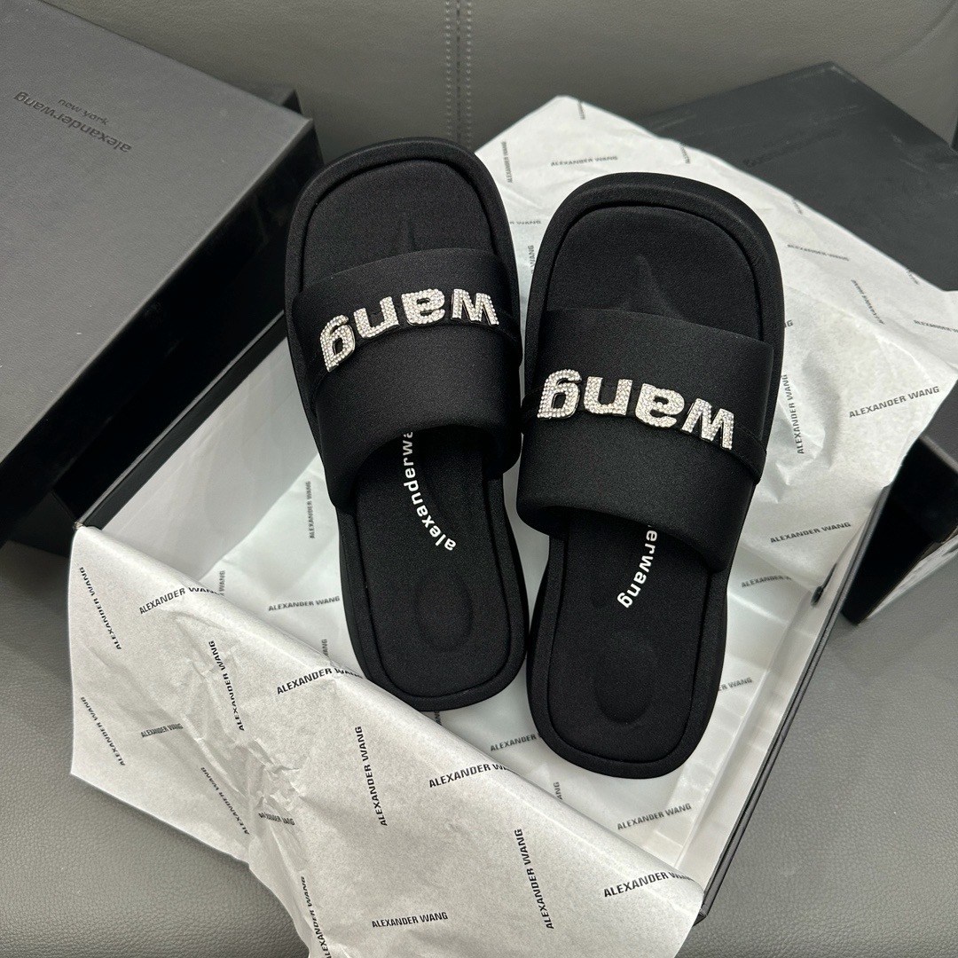 ,тапочки на толстой подошве,шлепанцы alexander wang,тапочки alexander wang,модные тапочки