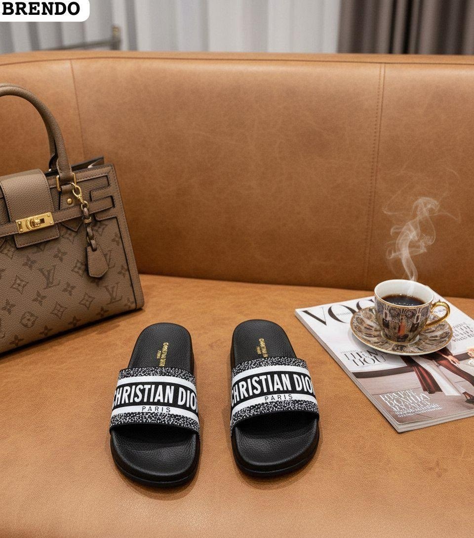 тапочки модные,шлепанцы женские,модные шлепанцы,dior dway шлепанцы,модная