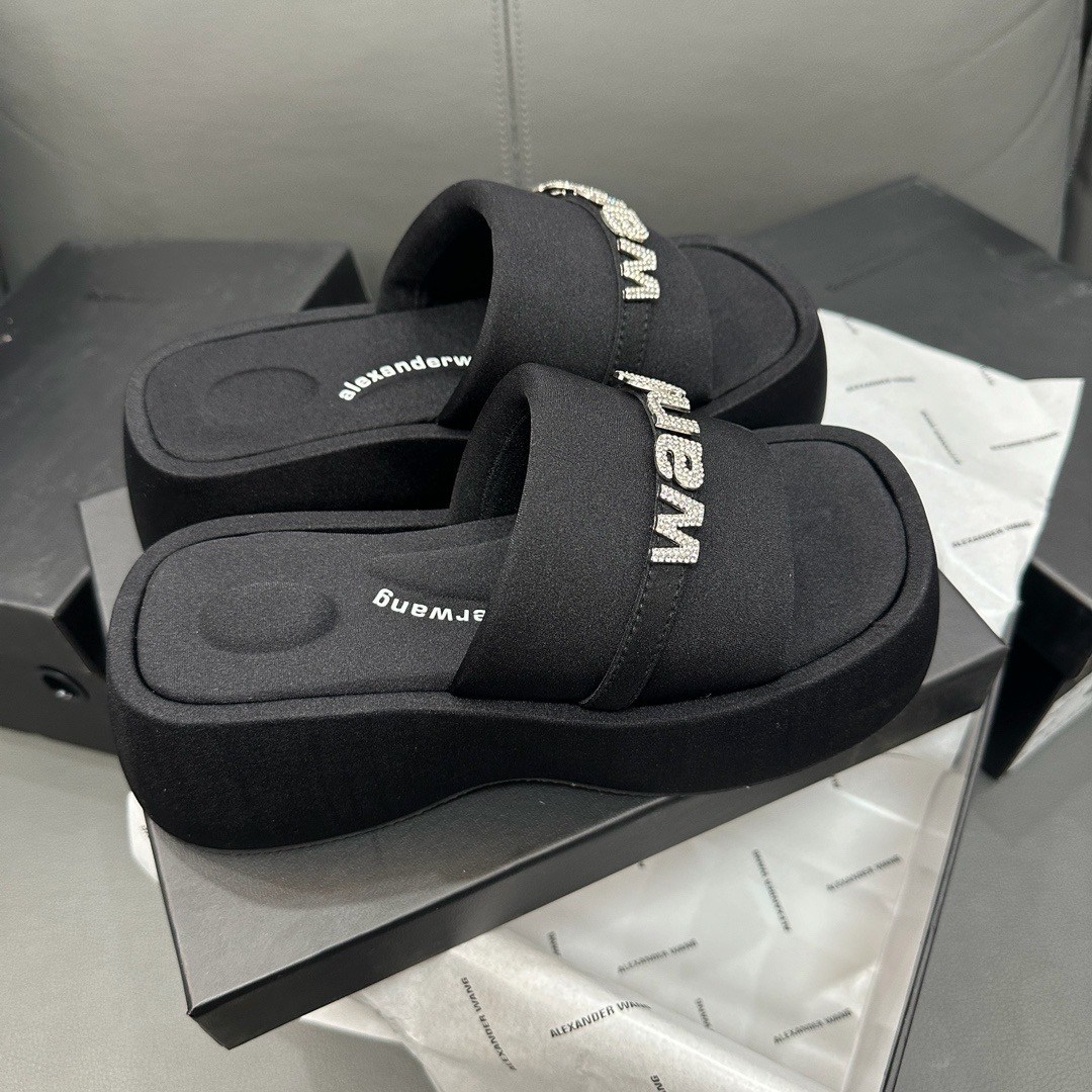 ,тапочки на толстой подошве,шлепанцы alexander wang,тапочки alexander wang,модные тапочки