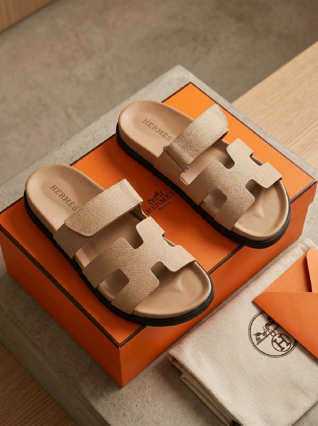 ,шлепанцы hermes,шлепки женские hermes,сандалии hermes,шлепки hermes