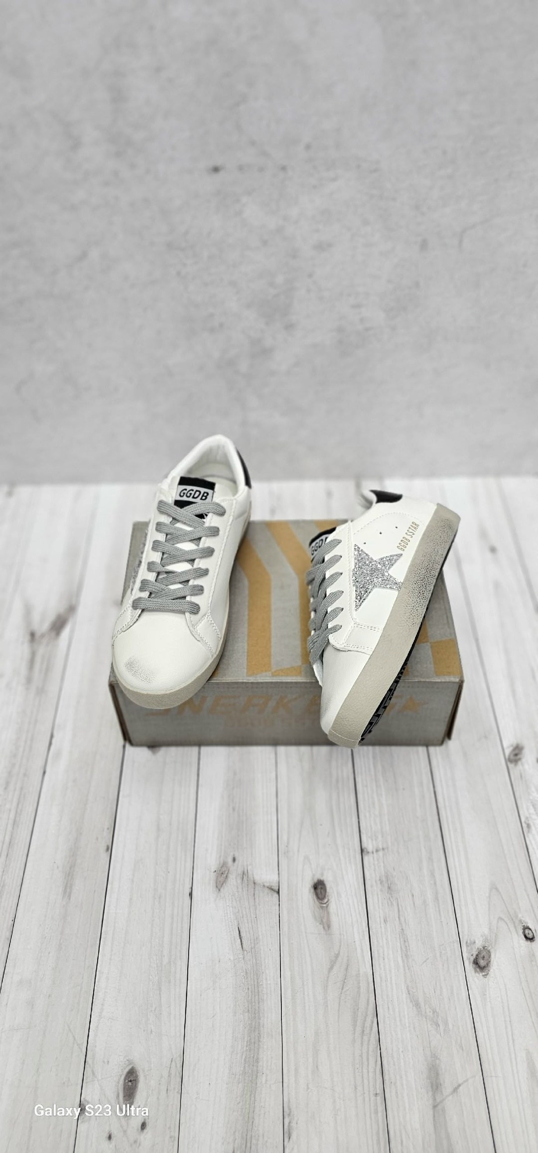 кожаные кеды golden goose superstar premium,кеды golden goose,женские кожаные кроссовки golden goose super-star premium - white / silver,кроссовки golden goose,golden goose