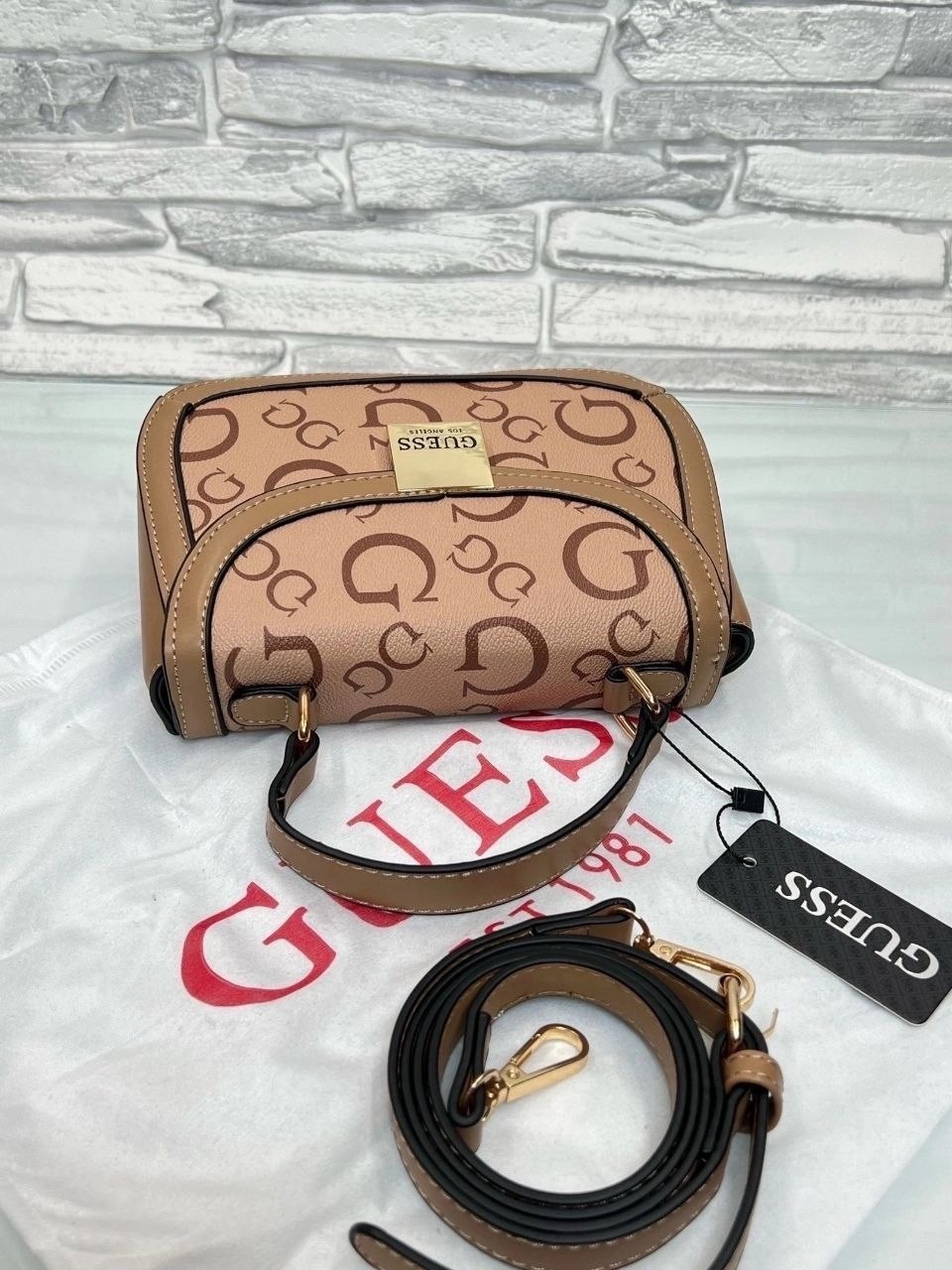 сумка женская guess,сумка guess,сумки на плечо guess,сумка guess женская оригинальная,сумка через плечо guess