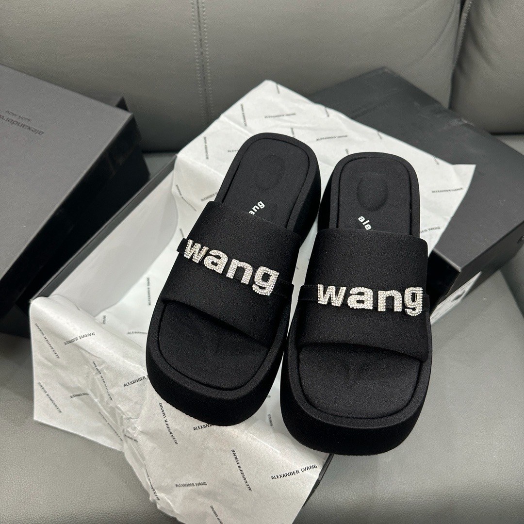 ,тапочки на толстой подошве,шлепанцы alexander wang,тапочки alexander wang,модные тапочки