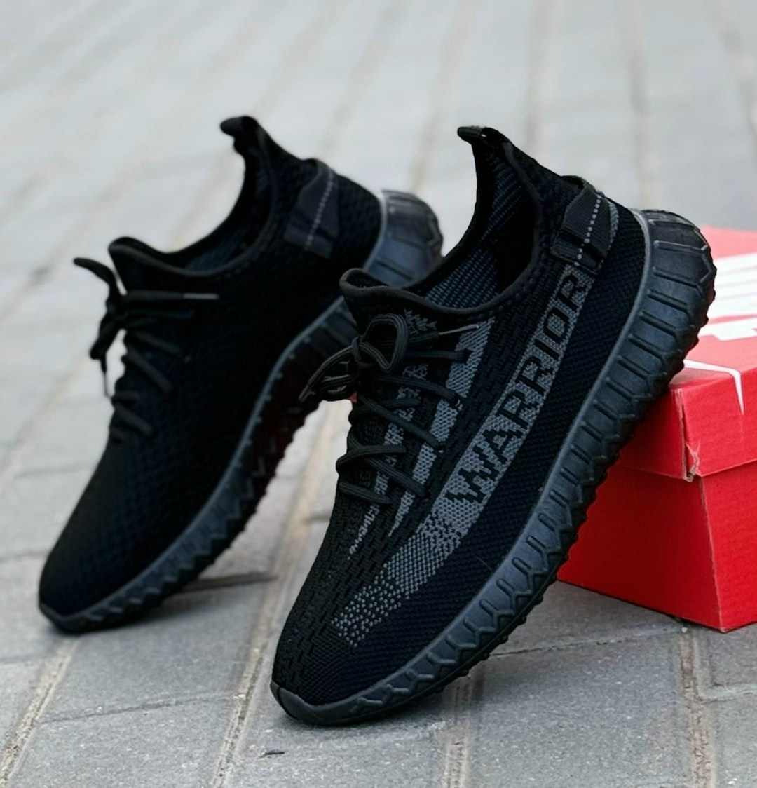кроссовки adidas yeezy 350 boost v2 цвет черный,кроссовки,кроссовки изики мужские,мужские кроссовки,кроссовка мужской
