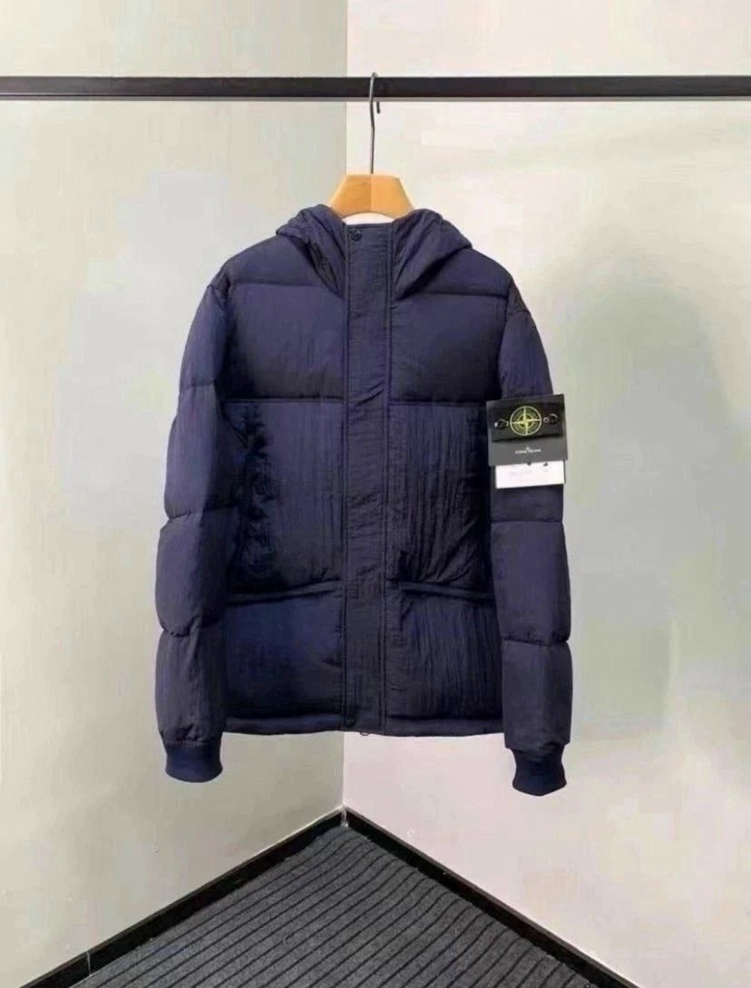 зимняя куртка stone island,пуховик stone island,куртка зимняя мужская stone island,удлиненный зимний пуховик с патчем stone island,пуховик stone island nylon metal down-tc