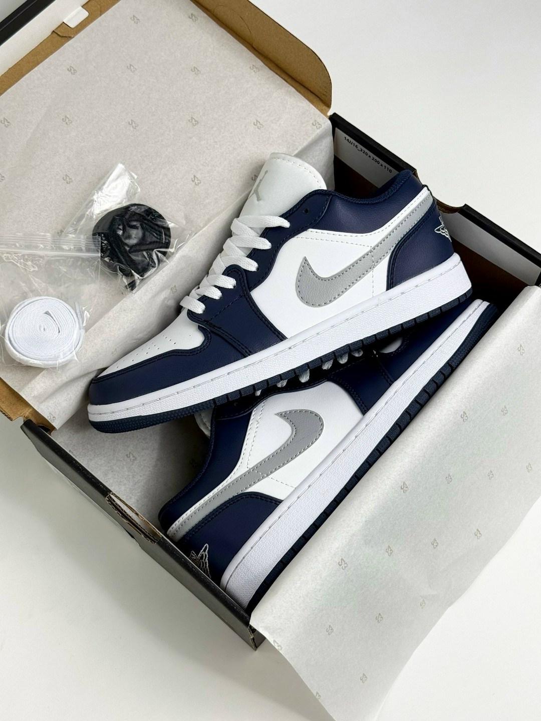 nike air jordan 1 low,кроссовки nike air jordan 1 low,nike air jordan 1 low midnight navy,air jordan 1 low navy blue,air jordan 1 low white/black-midnight navy 309192-101