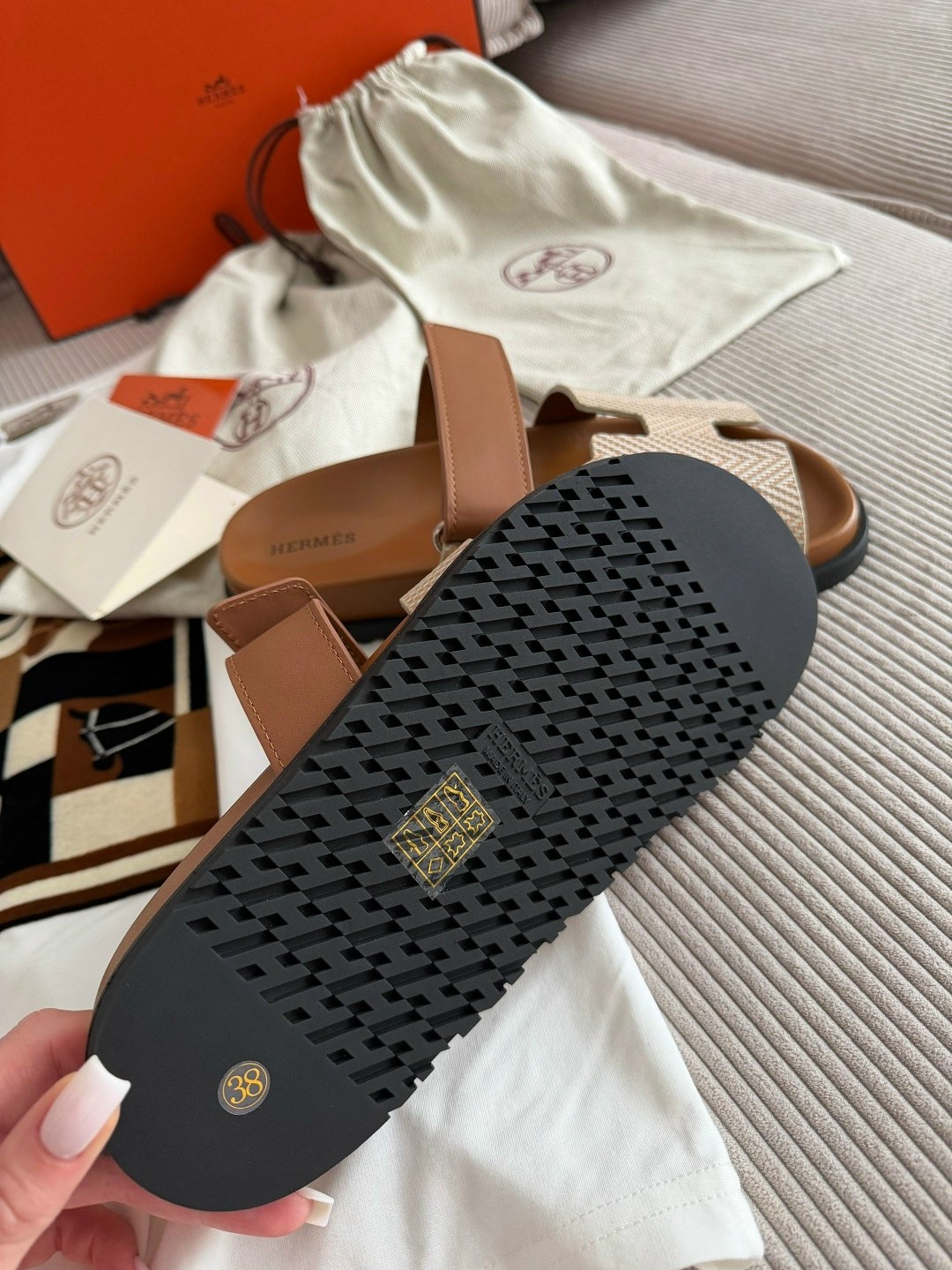 босоножки hermes,шлепанцы hermes,,шлепки hermes oran,шлепки женские hermes
