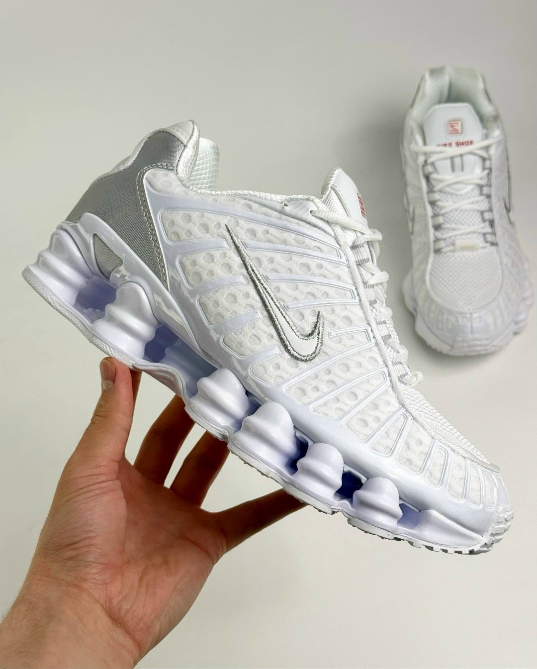 nike shox tl white metallic silver,кроссовки nike shox tl для бега белые мужские женские,кроссовки nike shox tl,кроссовки nike shox tl white metallic silver,кроссовки nike shox white