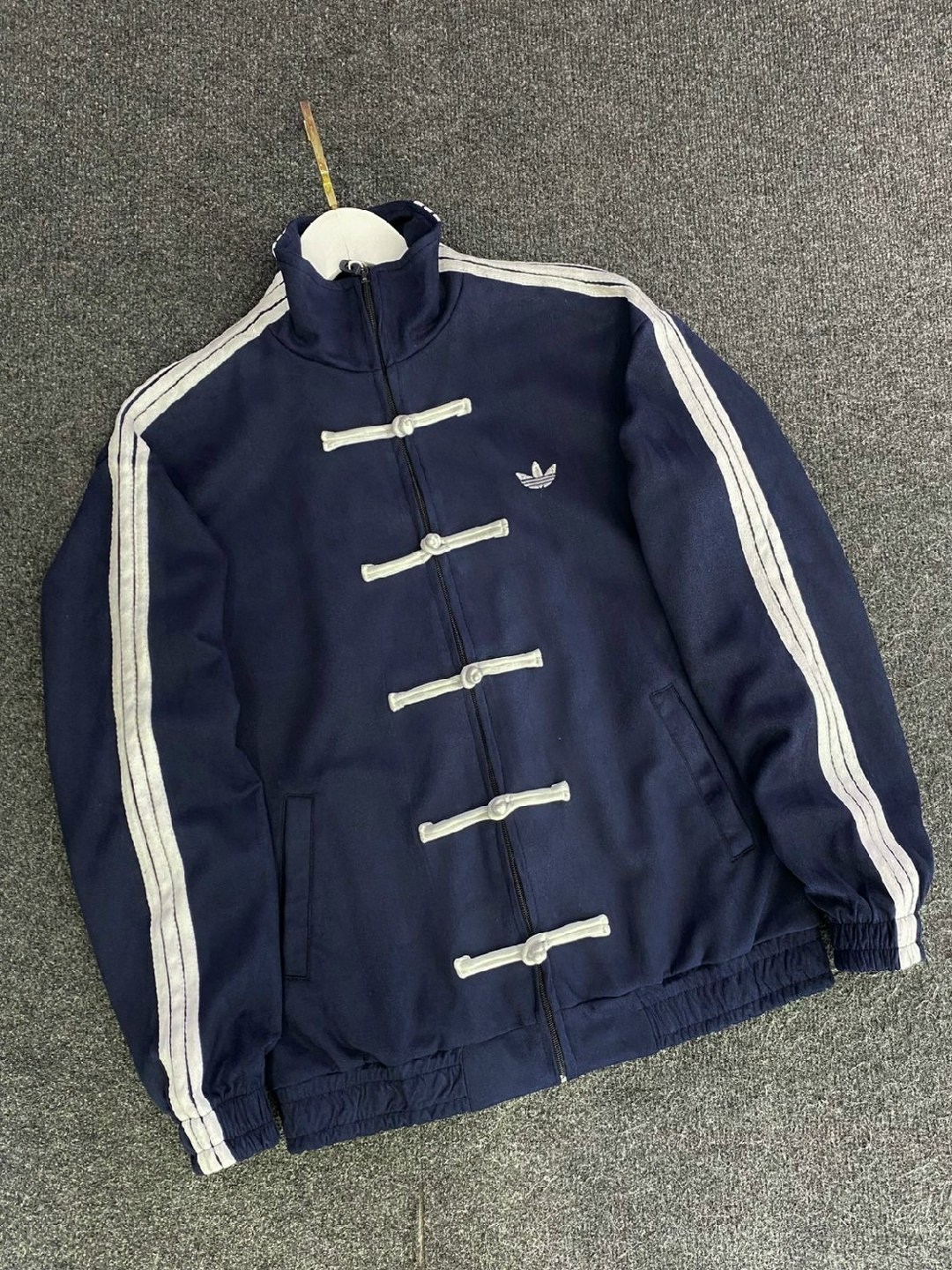 куртка свободная,спортивная куртка,американская куртка,adidas мужская и женская классическая новая китайская замшевая куртка jy8276,куртка originals adidas