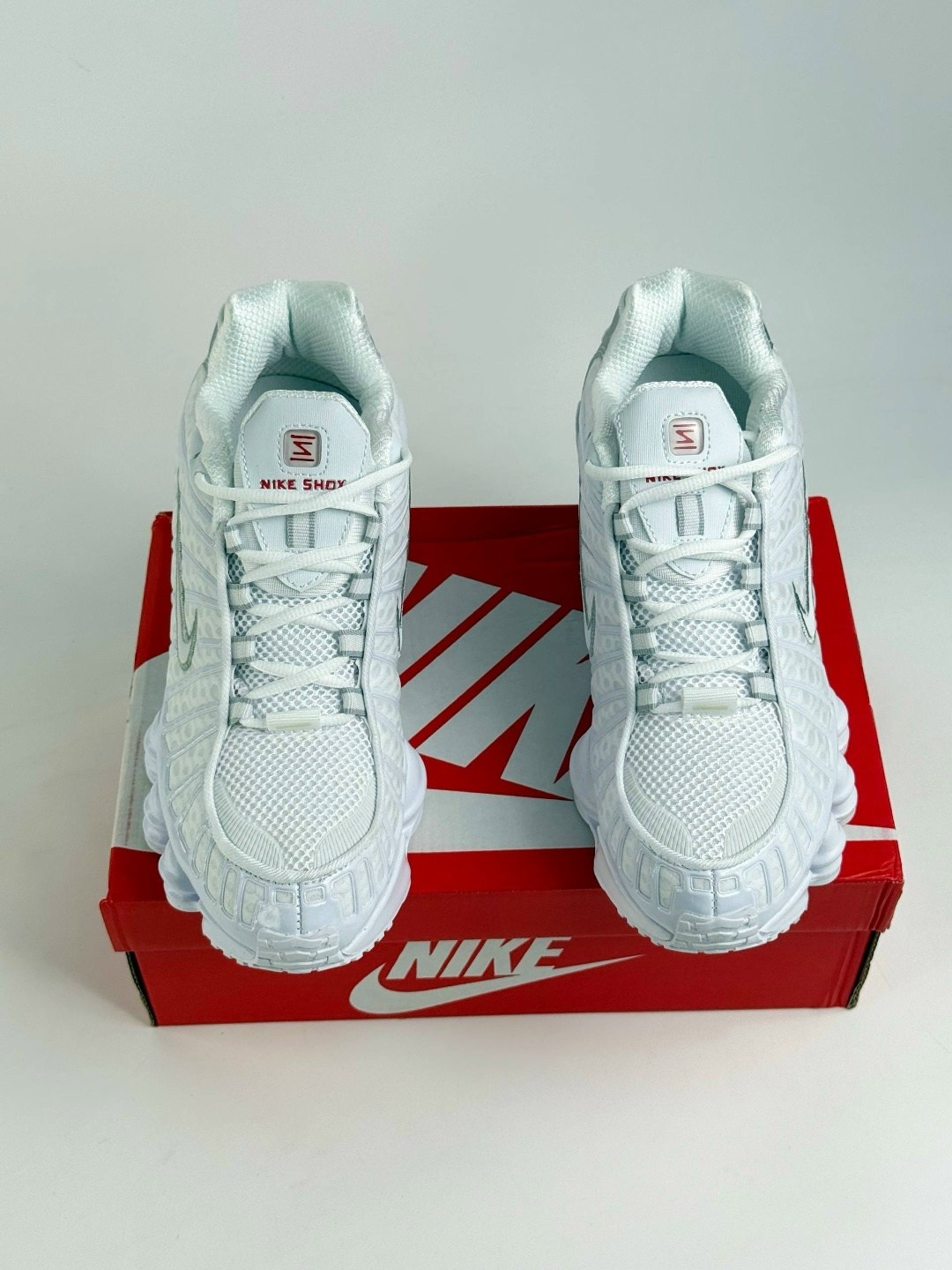 nike shox tl white metallic silver,кроссовки nike shox tl для бега белые мужские женские,кроссовки nike shox tl,кроссовки nike shox tl white metallic silver,кроссовки nike shox white