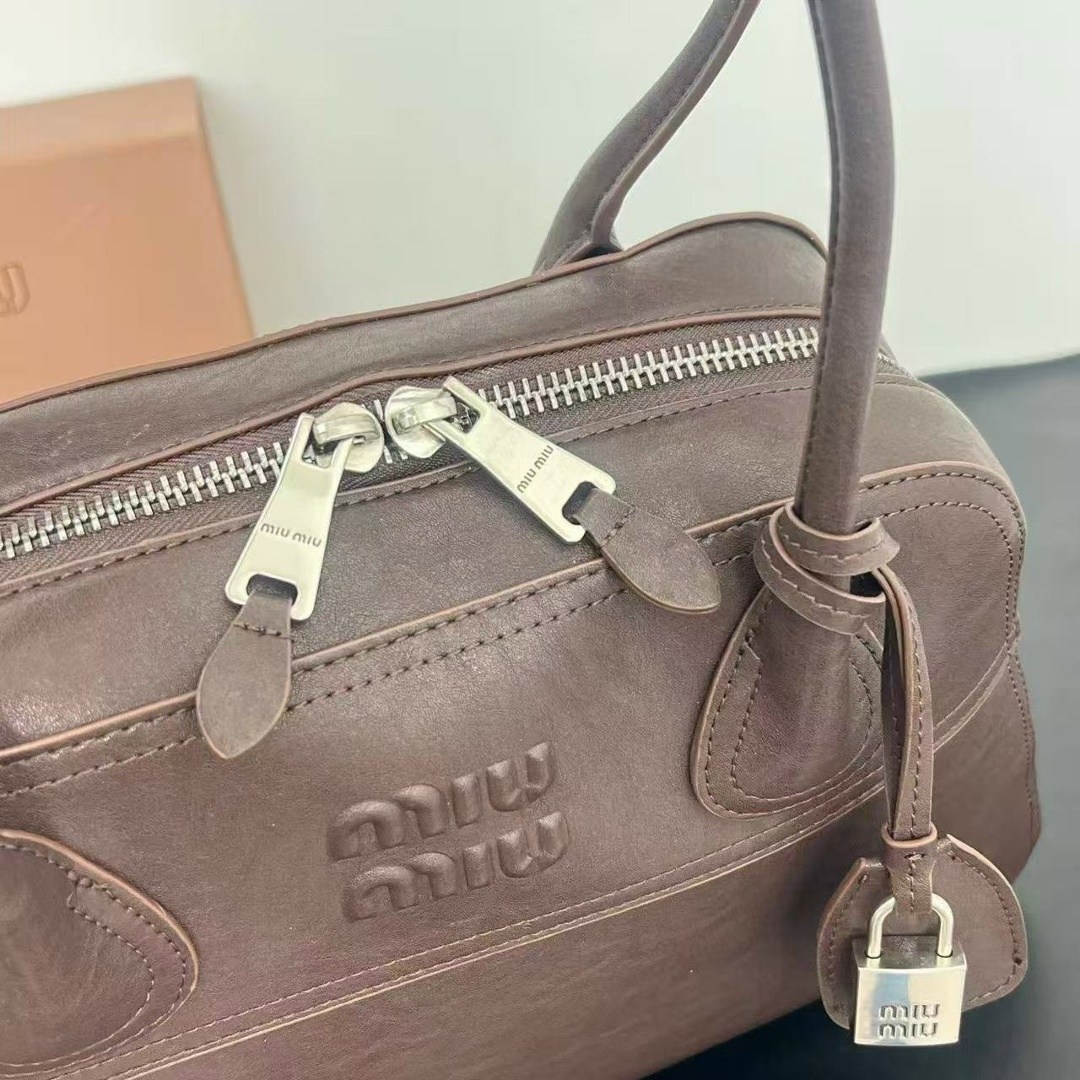 женская сумка miu miu,сумка miu miu,сумка miu miu большая вместительная модная сумка класса люкс,сумка miu miu большая,сумка miu miu коричневая