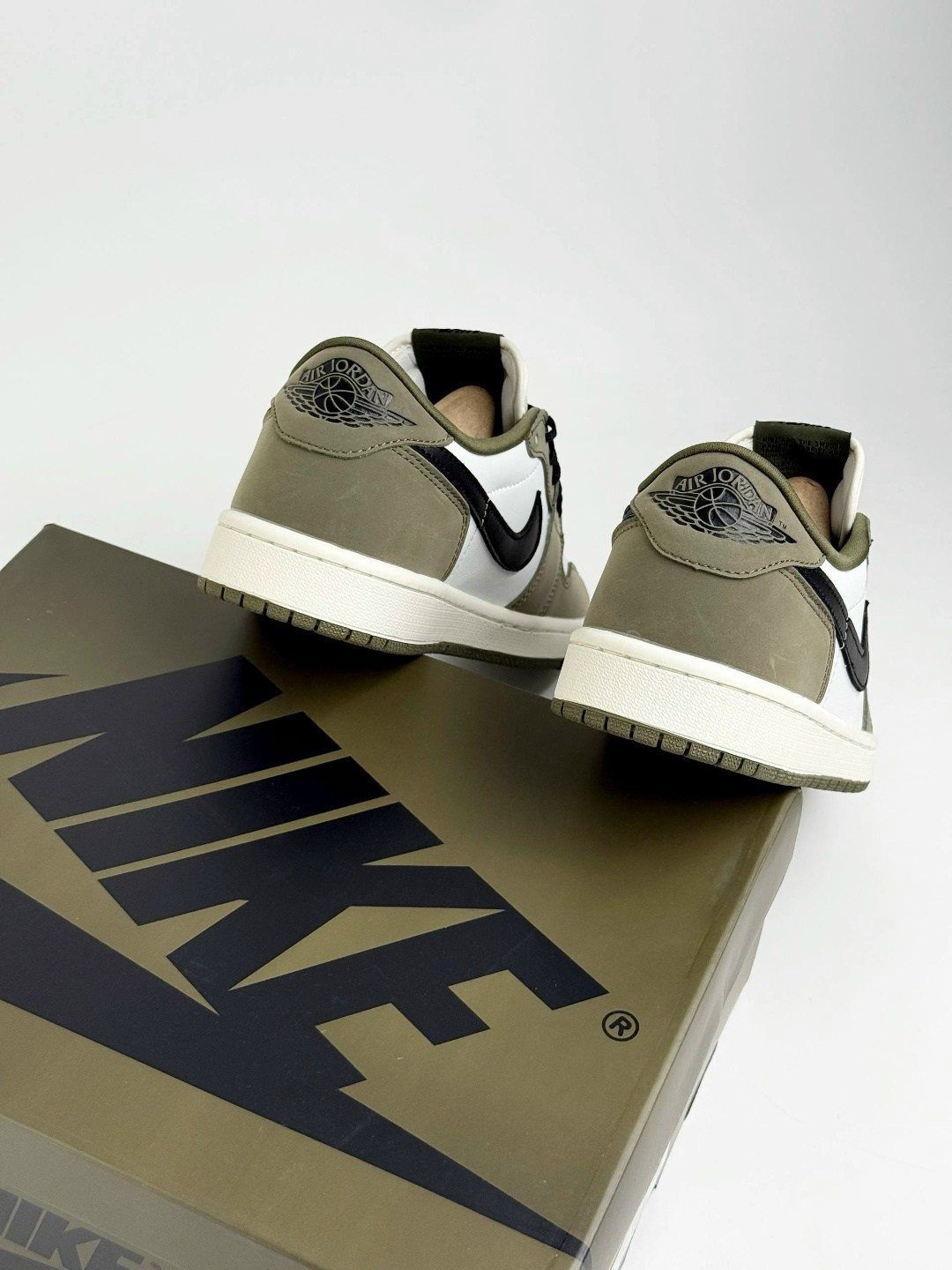 кроссовки nike air jordan 1 low,кроссовки,nike air jordan 1 low,кроссовки nike air jordan 1 low x travis scott,air jordan 1 low
