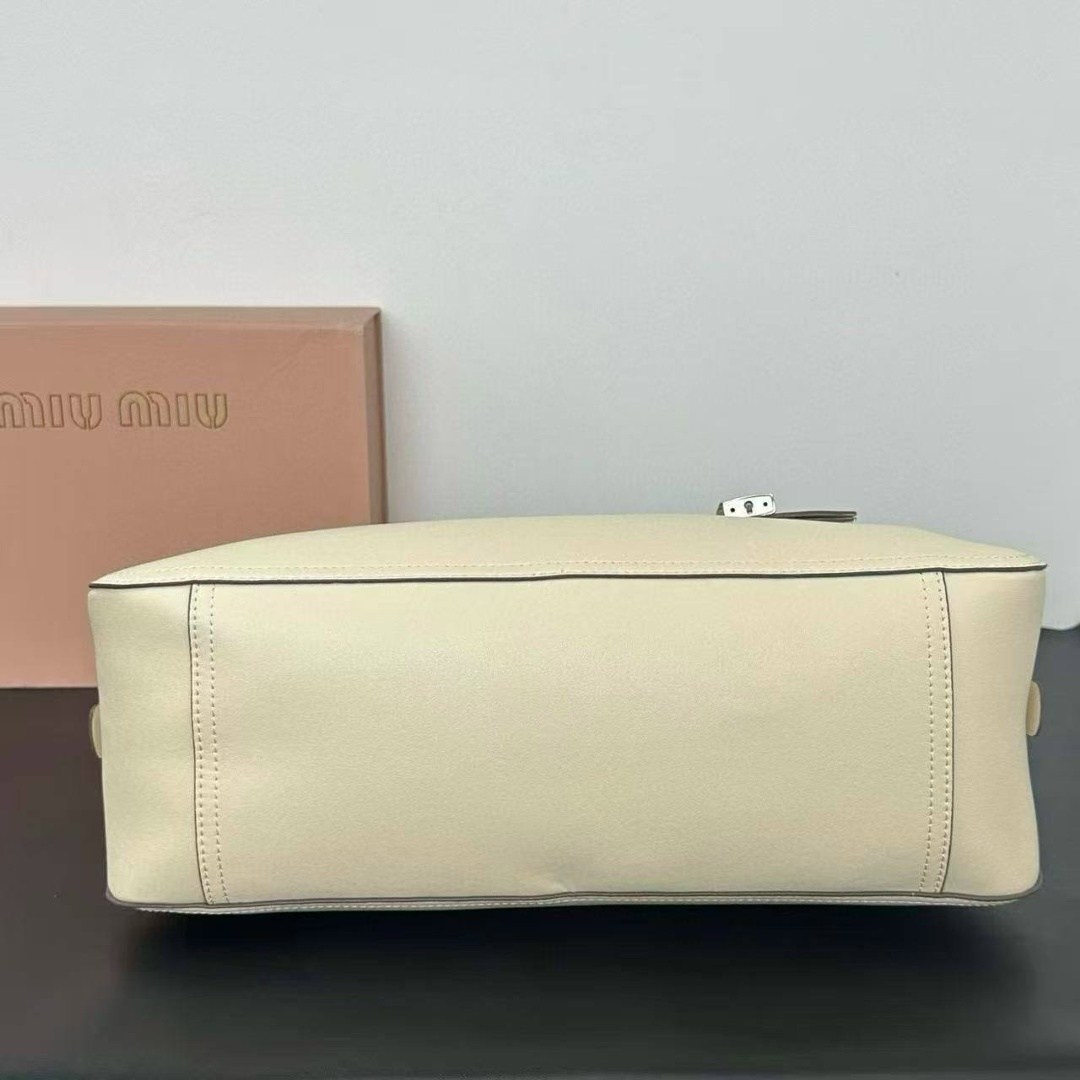сумка miu miu,сумка,сумка кросс-боди через плечо miu miu,женская сумка miu miu,женская сумка