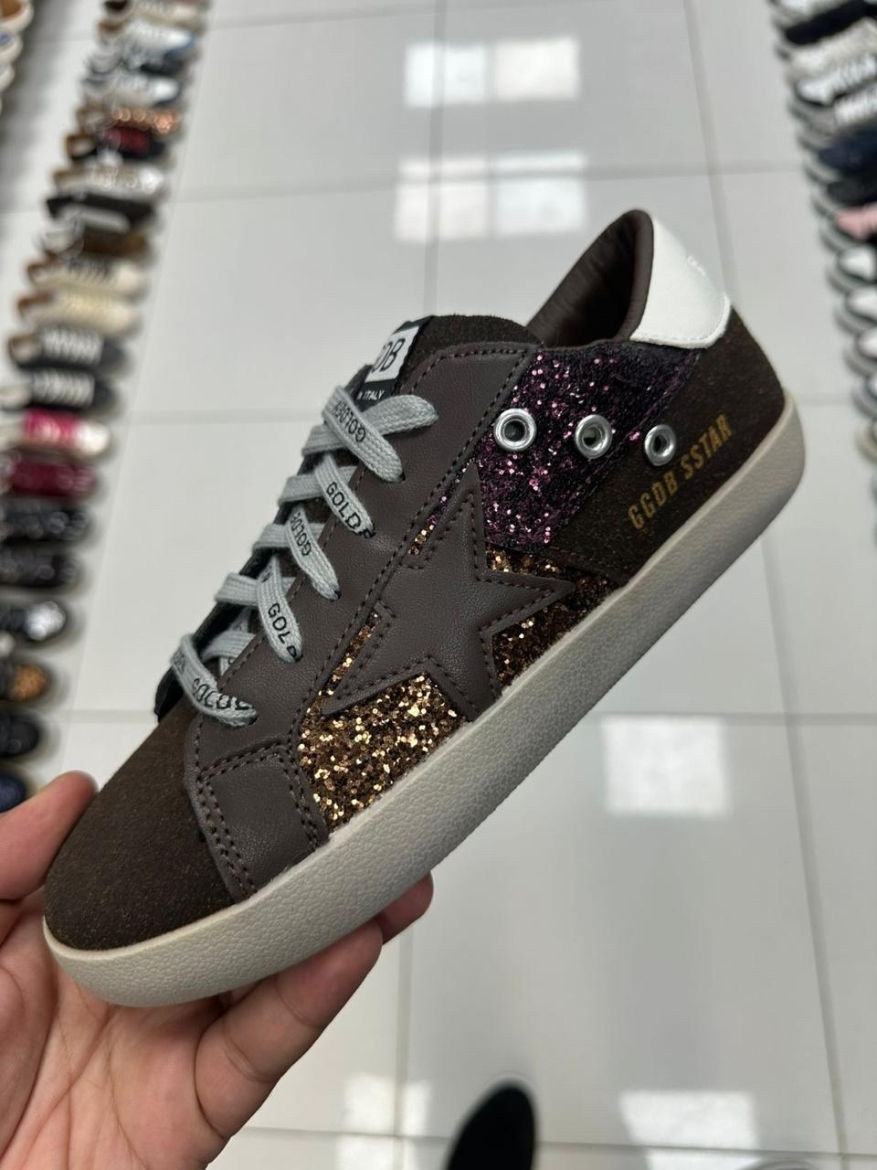 golden goose кеды super-star с блестками серебристый,,кеды golden goose superstar серебряный,кеды golden goose hi star glitter low-top,golden goose superstar silver glitter sneakers