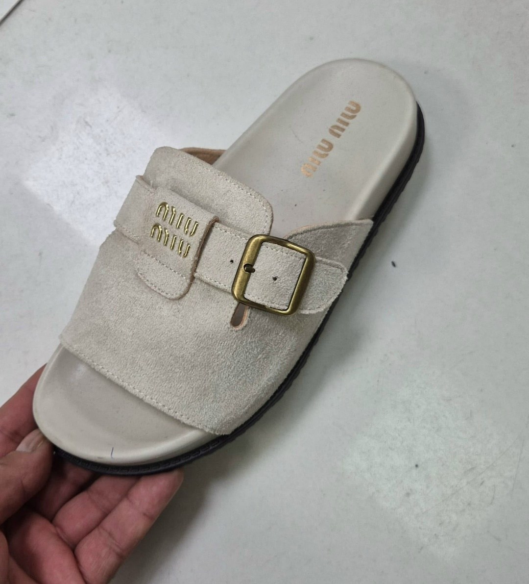 ,шлепанцы miu miu,шлепки женские,женские шлепанцы,сандали