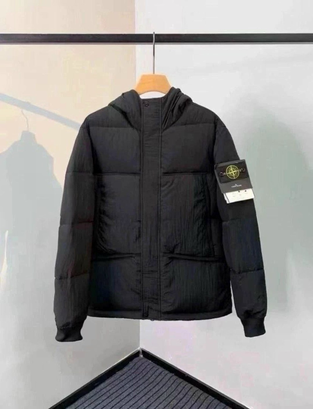 зимняя куртка stone island,пуховик stone island,куртка зимняя мужская stone island,удлиненный зимний пуховик с патчем stone island,пуховик stone island nylon metal down-tc