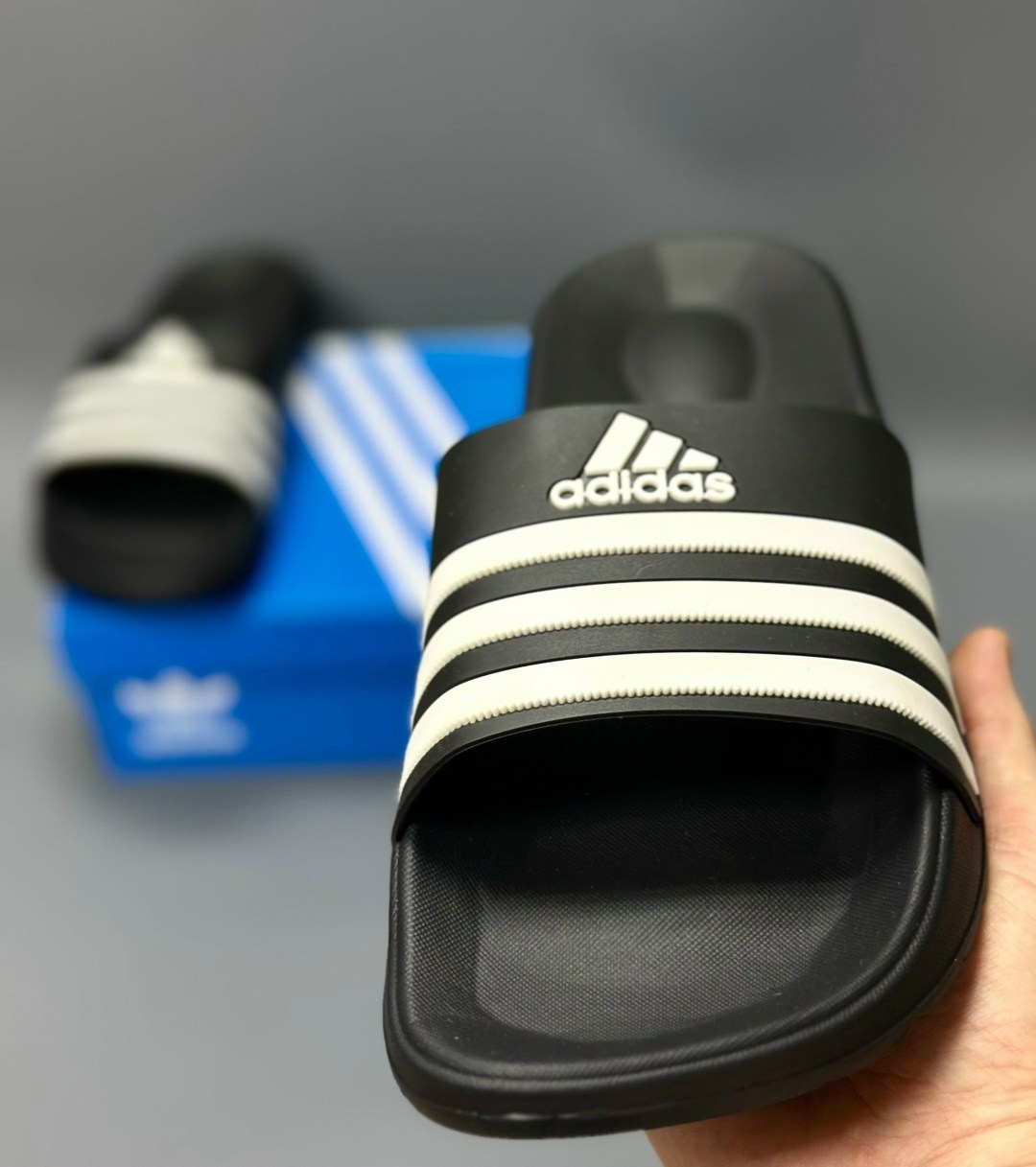 шлепанцы adidas,adidas adilette comfort slides,adidas шлепки 2026,adidas slides,adidas adilette comfort