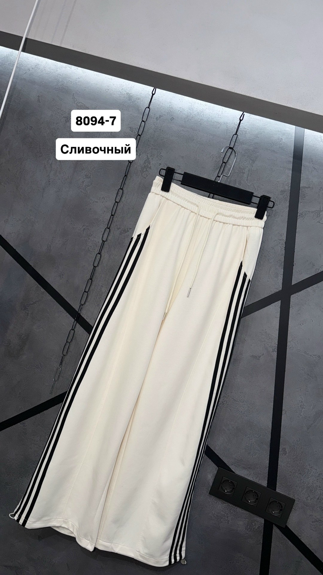 спортивные брюки женские широкие адидас с лампасами,брюки спортивные adidas sportswear женский,брюки спортивные,спортивные женские брюки,штаны модные