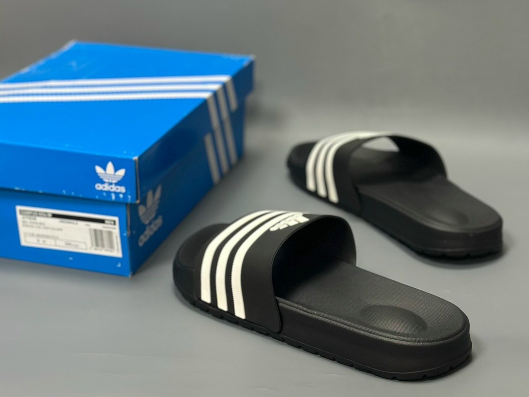 шлепанцы adidas,adidas adilette comfort slides,adidas шлепки 2026,adidas slides,adidas adilette comfort