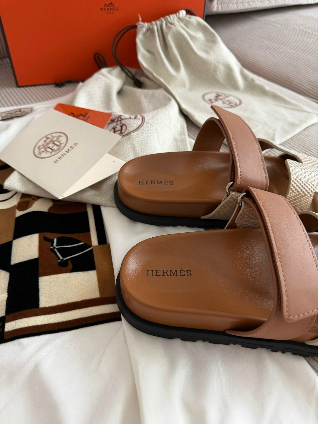 босоножки hermes,шлепанцы hermes,,шлепки hermes oran,шлепки женские hermes