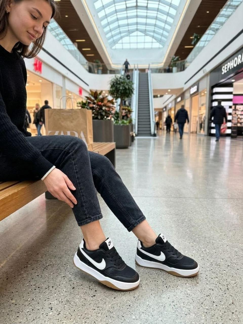 кроссовки найк женские черные на белой подошве,кроссовки,кроссовки nike,кроссовки женскиe,женские кроссовки nike