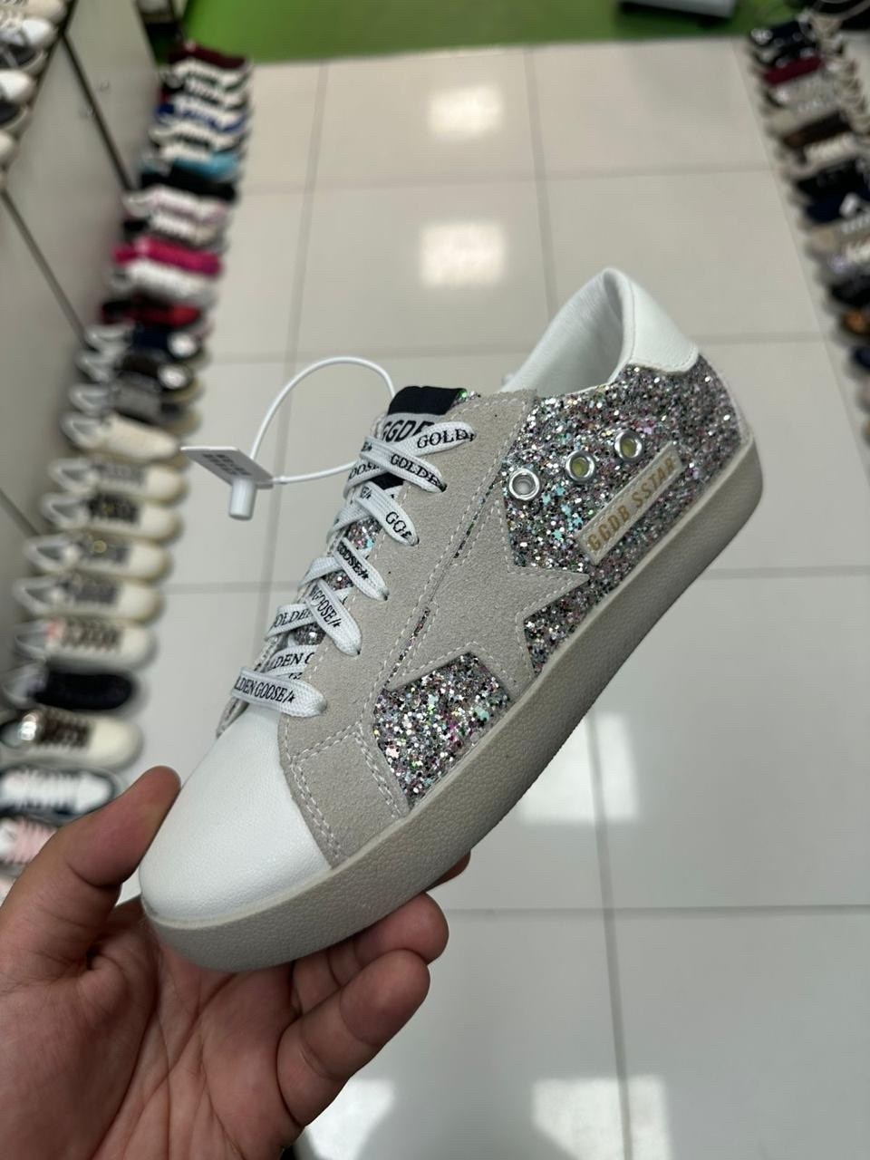 golden goose кеды super-star с блестками серебристый,,кеды golden goose superstar серебряный,кеды golden goose hi star glitter low-top,golden goose superstar silver glitter sneakers