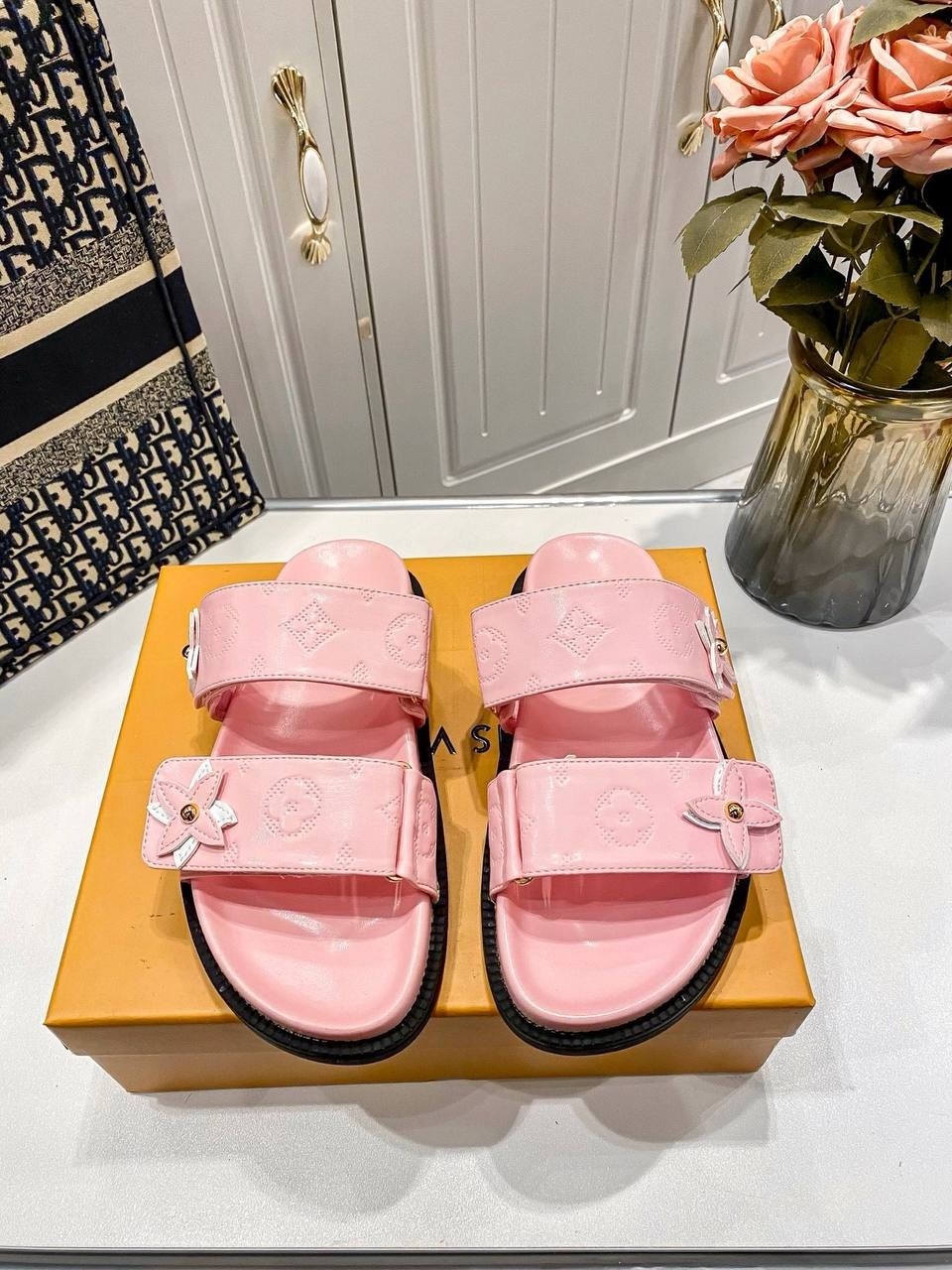 шлепанцы louis vuitton,босоножки louis vuitton,сандалии louis vuitton,шлепанцы женские,тапочки louis vuitton