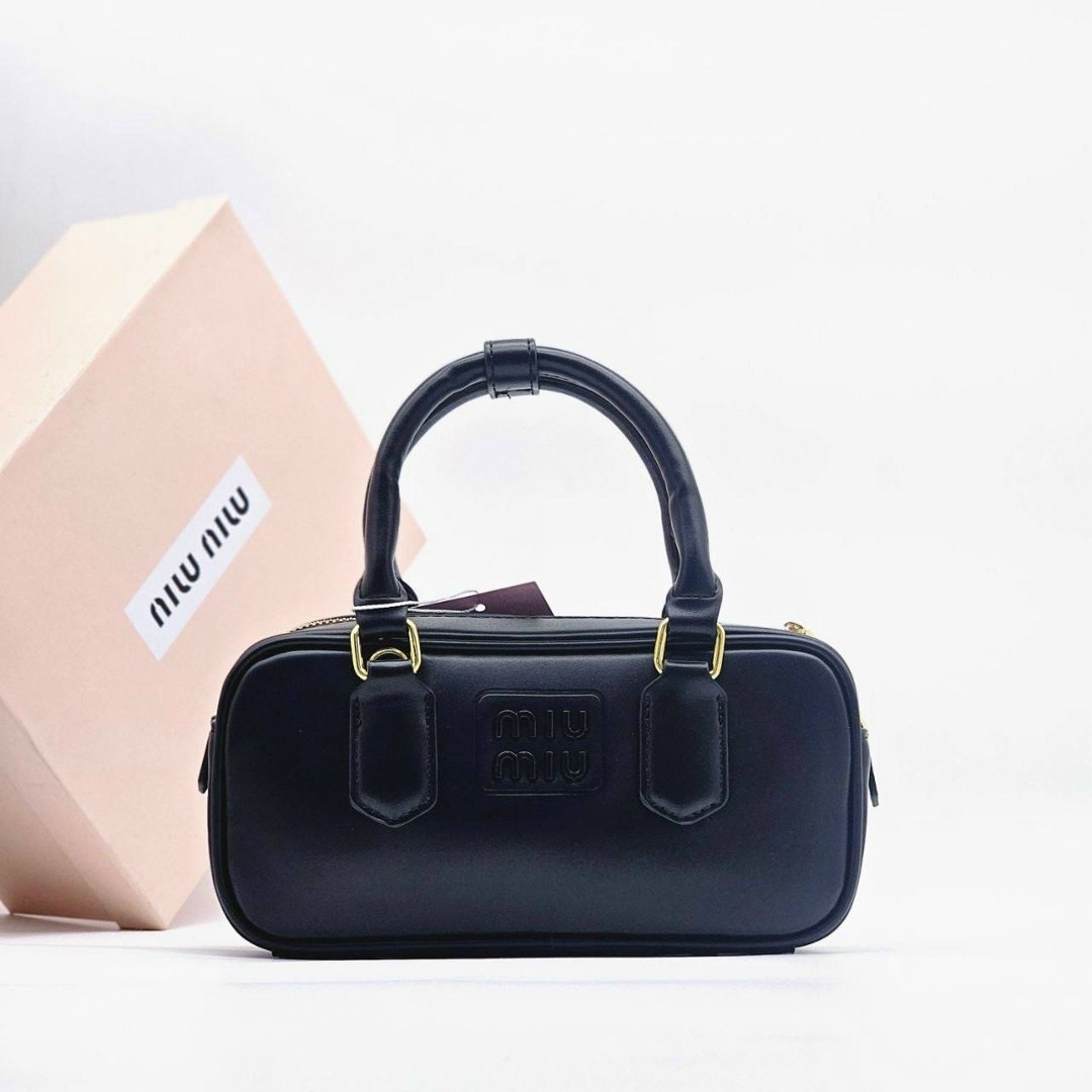 женская кожаная сумка miu miu arcadie mini коричневая,женская сумка miu miu,сумка miu miu на короткой ручке,miu miu сумка,сумки кросс боди женские