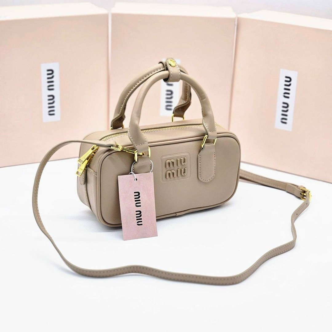 женская кожаная сумка miu miu arcadie mini коричневая,женская сумка miu miu,сумка miu miu на короткой ручке,miu miu сумка,сумки кросс боди женские
