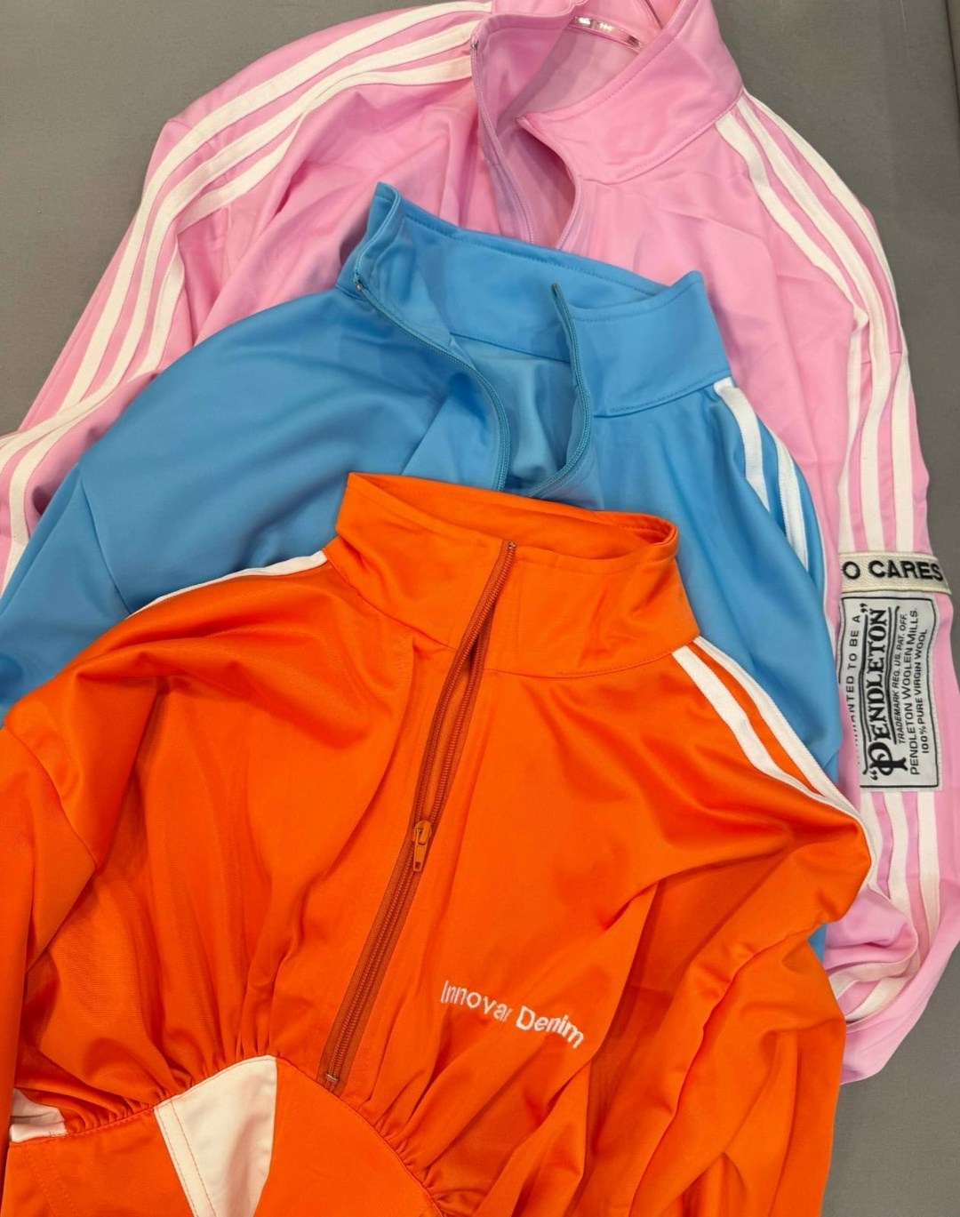 оранжевая куртка адидас,adidas original,adidas originals adidas,спортивная куртка,ветровка адидас оригинал sst