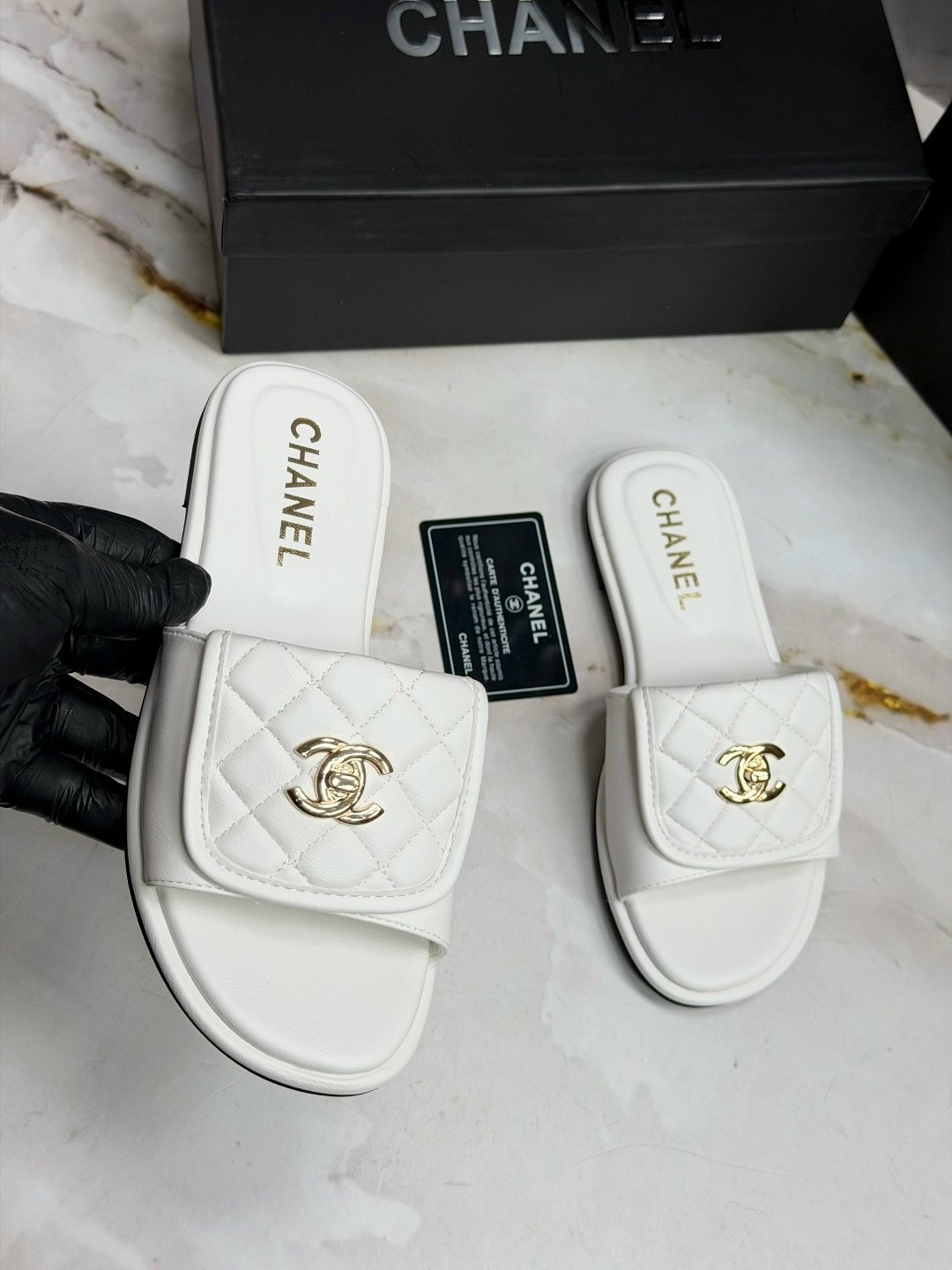 шлепанцы chanel,шлепки шанель,тапочки женские chanel,тапочки chanel,черные кожаные шлепки chanel