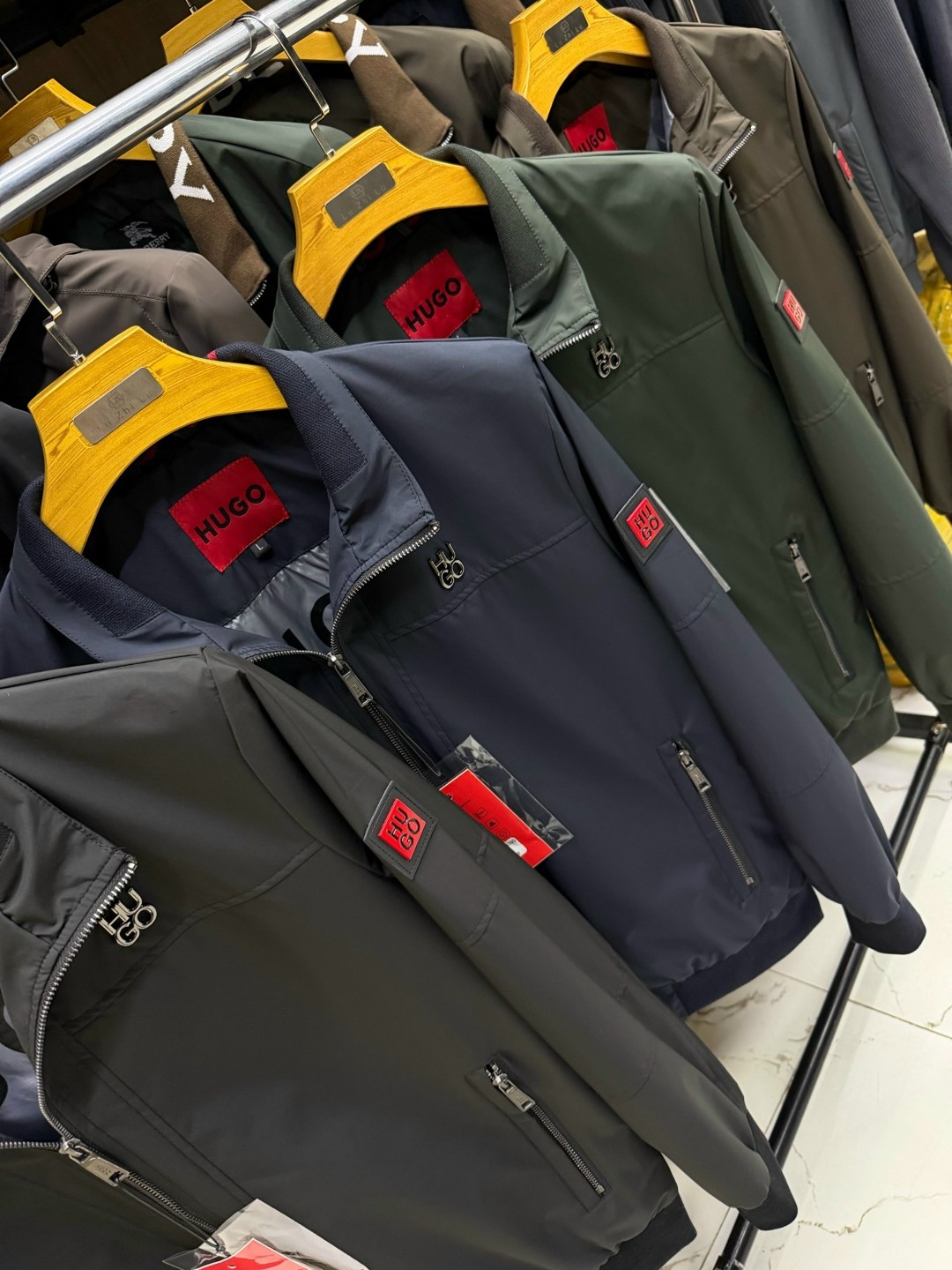 куртка демисезонная hugo boss,мужская куртка hugo boss,hugo boss куртка,ветровка hugo,куртка