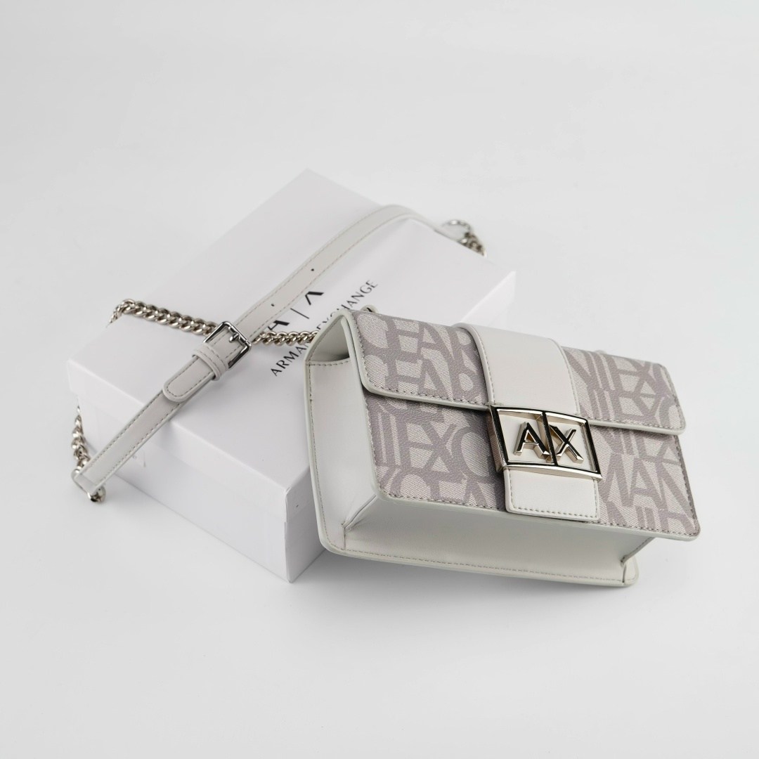 сумка armani exchange,сумка через плечо с логотипом armani exchange,сумки через плечо armani exchange,сумка armani exchange сумка,сумочка armani exchange