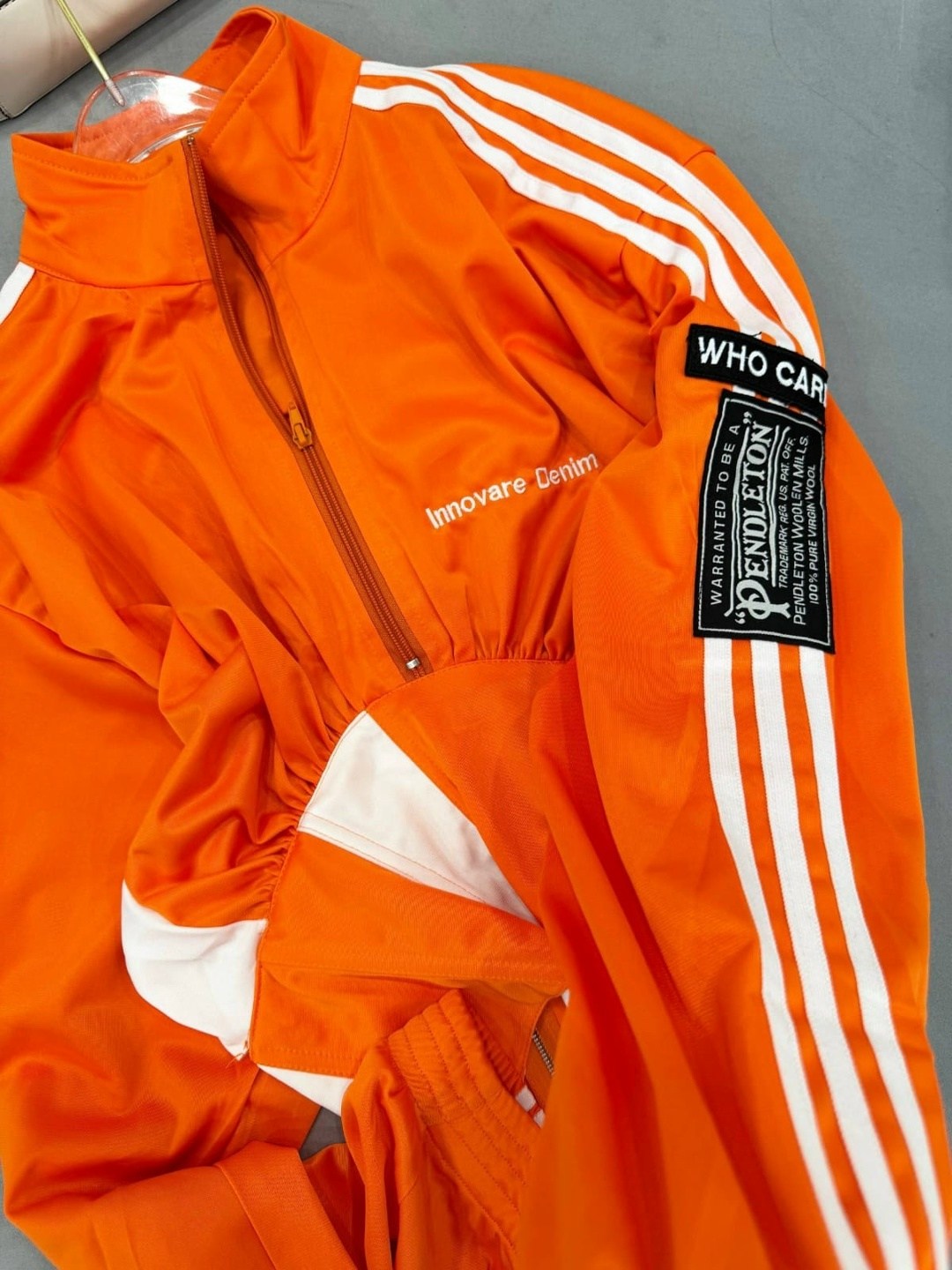оранжевая куртка адидас,adidas original,adidas originals adidas,спортивная куртка,ветровка адидас оригинал sst