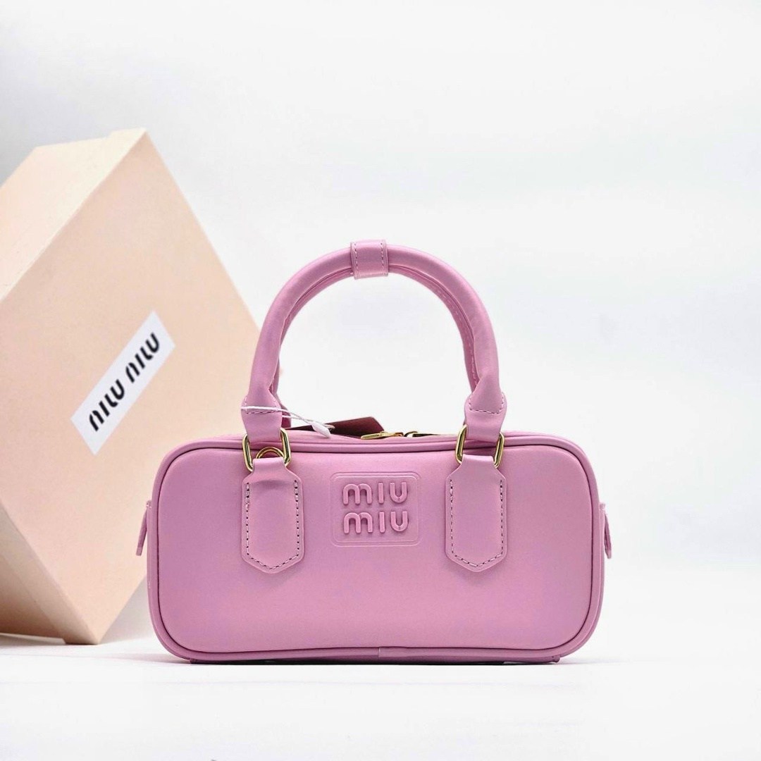 женская кожаная сумка miu miu arcadie mini коричневая,женская сумка miu miu,сумка miu miu на короткой ручке,miu miu сумка,сумки кросс боди женские