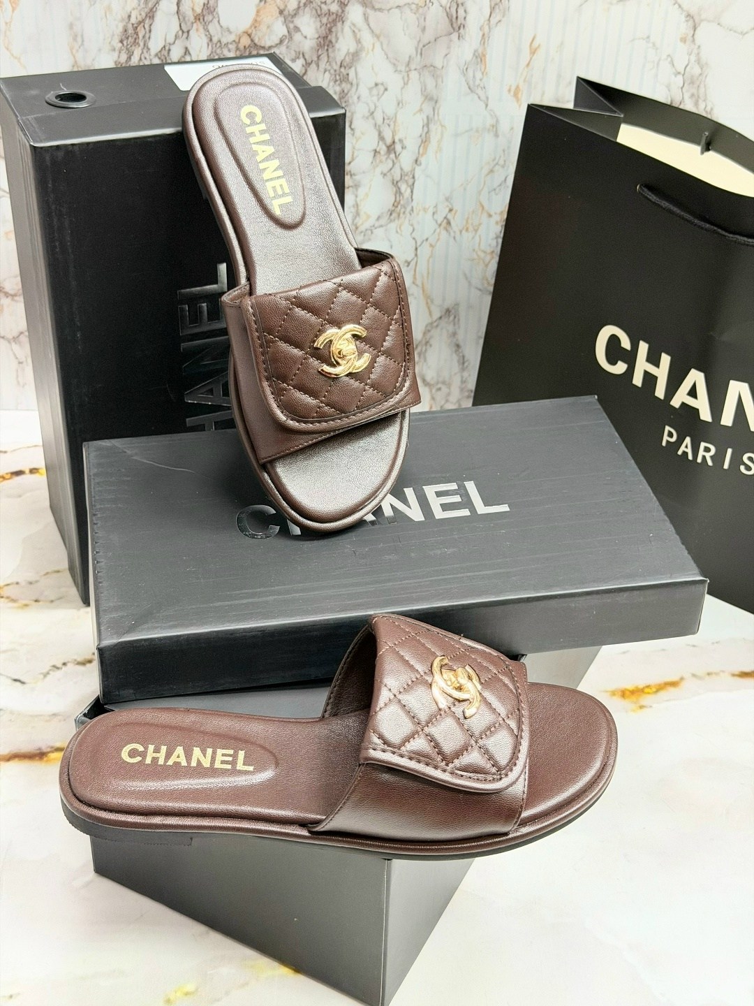 шлепанцы chanel,шлепки шанель,тапочки женские chanel,тапочки chanel,черные кожаные шлепки chanel