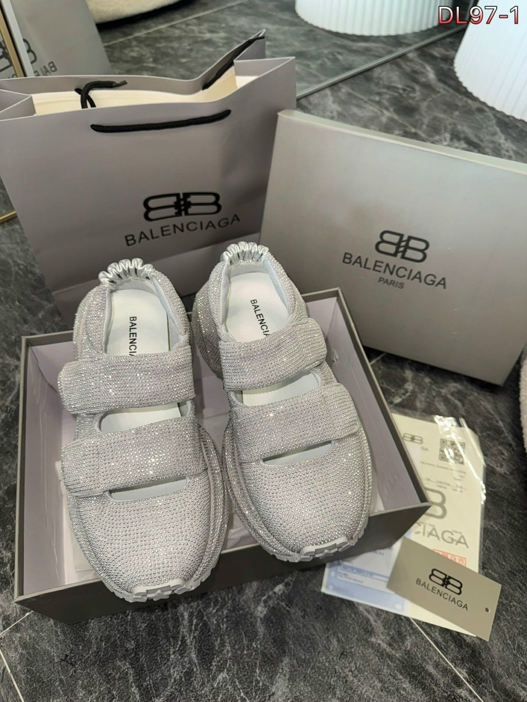 ,кроссовки balenciaga женские,кроссовки женскиe,кроссовки balenciaga черные женские блестящие,женские кроссовки balenciaga блестящие со стразами