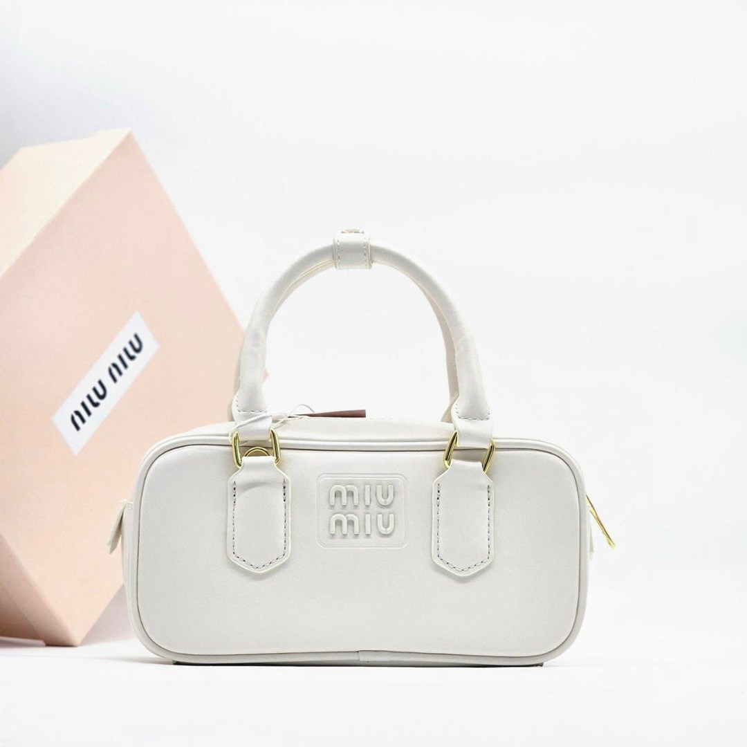 женская кожаная сумка miu miu arcadie mini коричневая,женская сумка miu miu,сумка miu miu на короткой ручке,miu miu сумка,сумки кросс боди женские