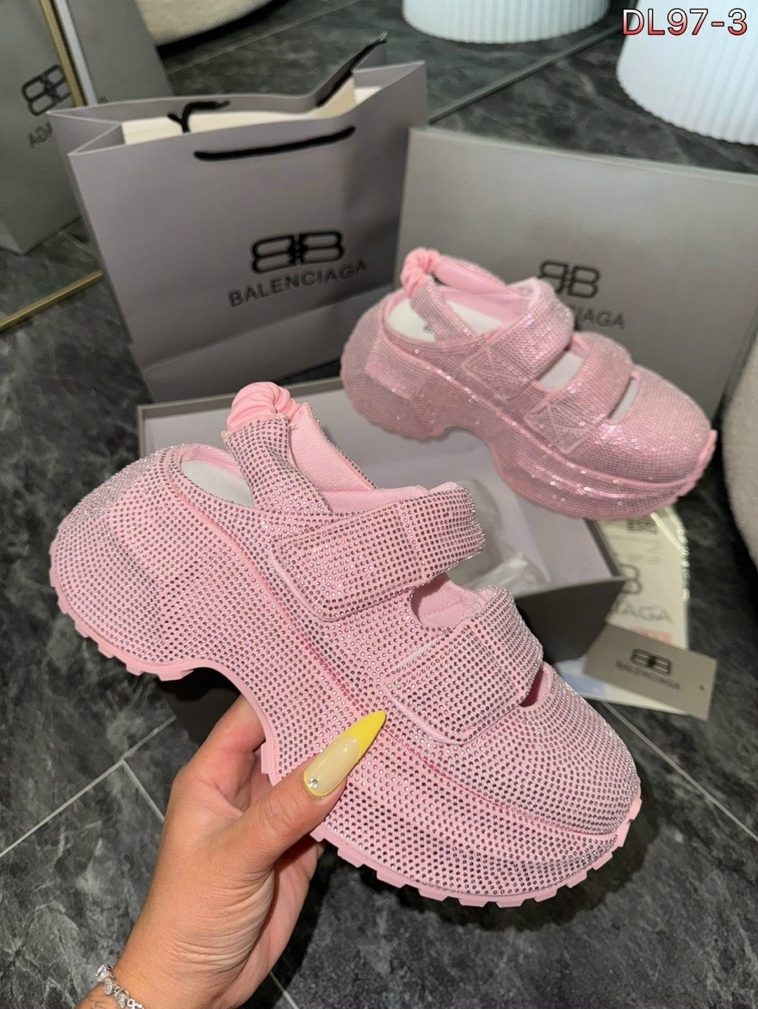 ,кроссовки balenciaga женские,кроссовки женскиe,кроссовки balenciaga черные женские блестящие,женские кроссовки balenciaga блестящие со стразами